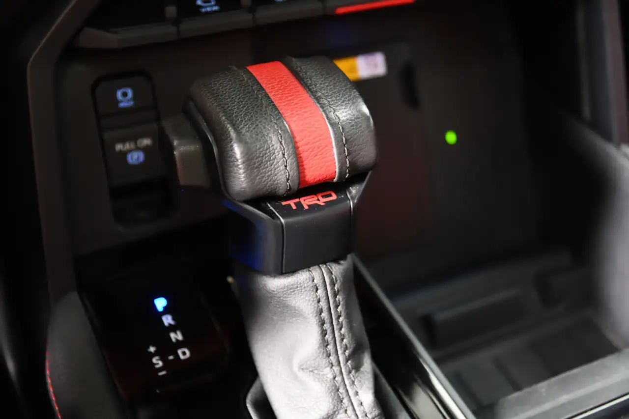 Toyota Tundra снимка Toyota Tundra