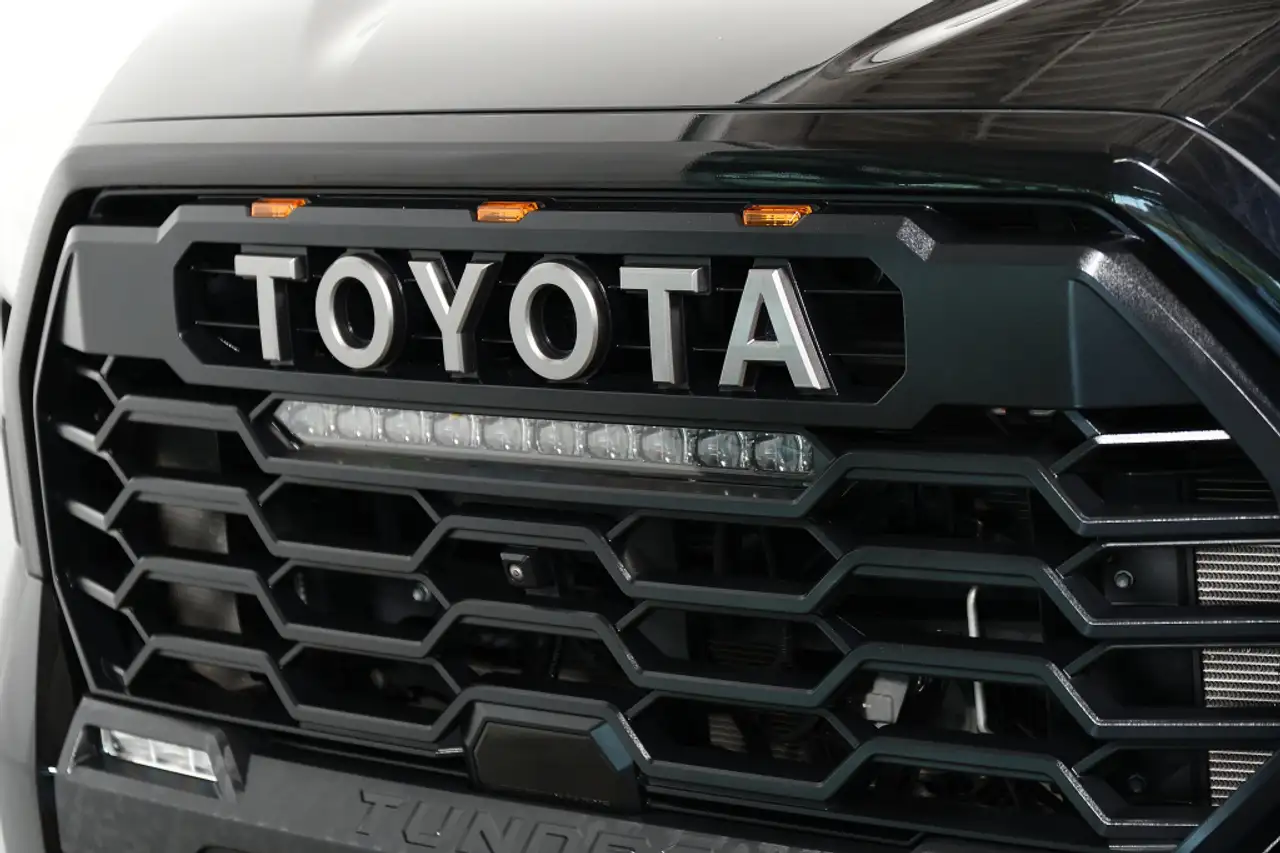 Toyota Tundra снимка Toyota Tundra