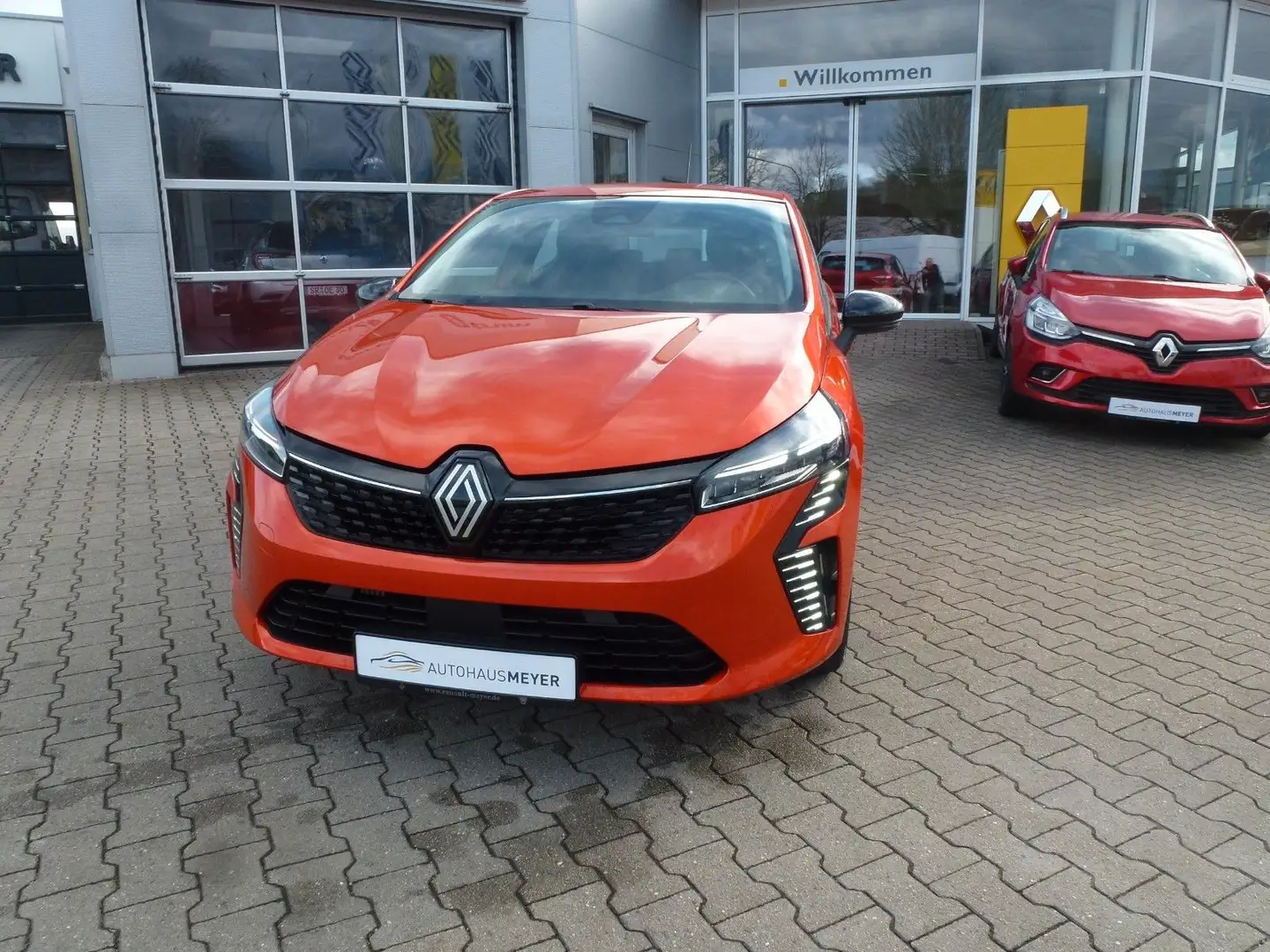 Renault Clio Evolution Eco-G 100 LPG Oranje - 1