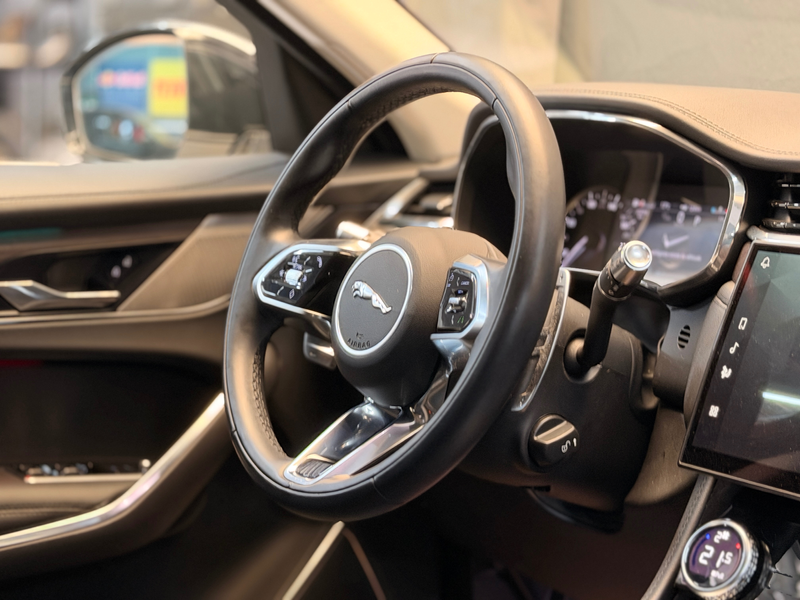 Jaguar F-Pace °1ERE MAIN°FULL LED°CARPLAY°CARPASS — photo 12