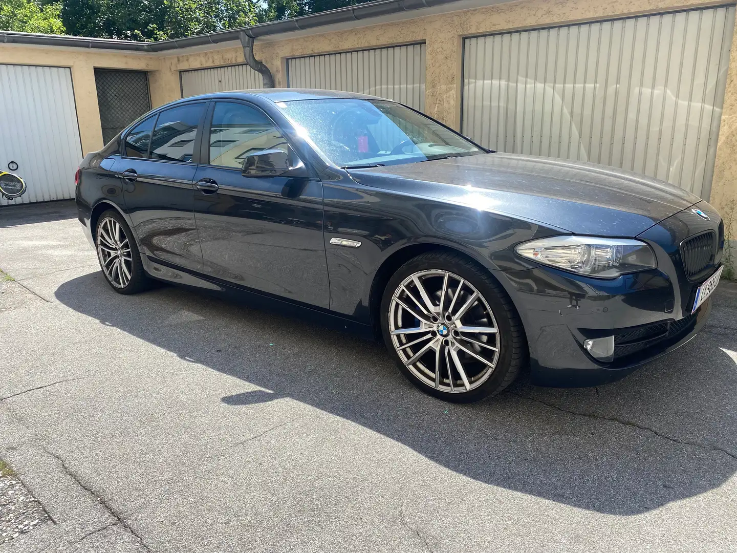 BMW 520 520d F10 Schwarz - 1
