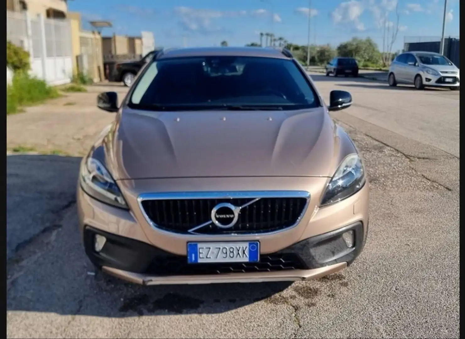Volvo V40 Cross Country 1.6 d2 Momentum powershift In Garanzia fino a 2026 - 2