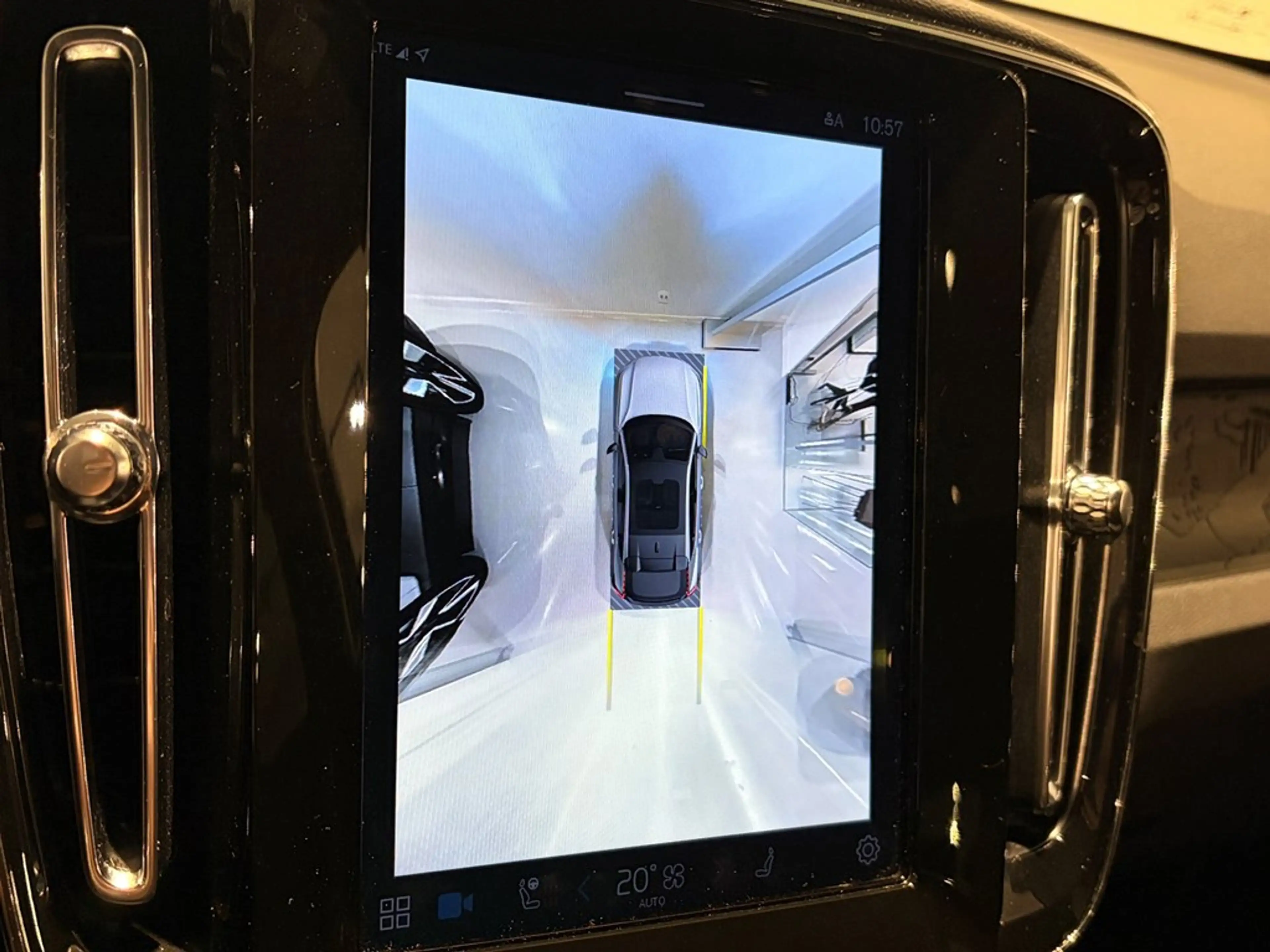 Volvo EC40 Recharge Extended Range — photo 9