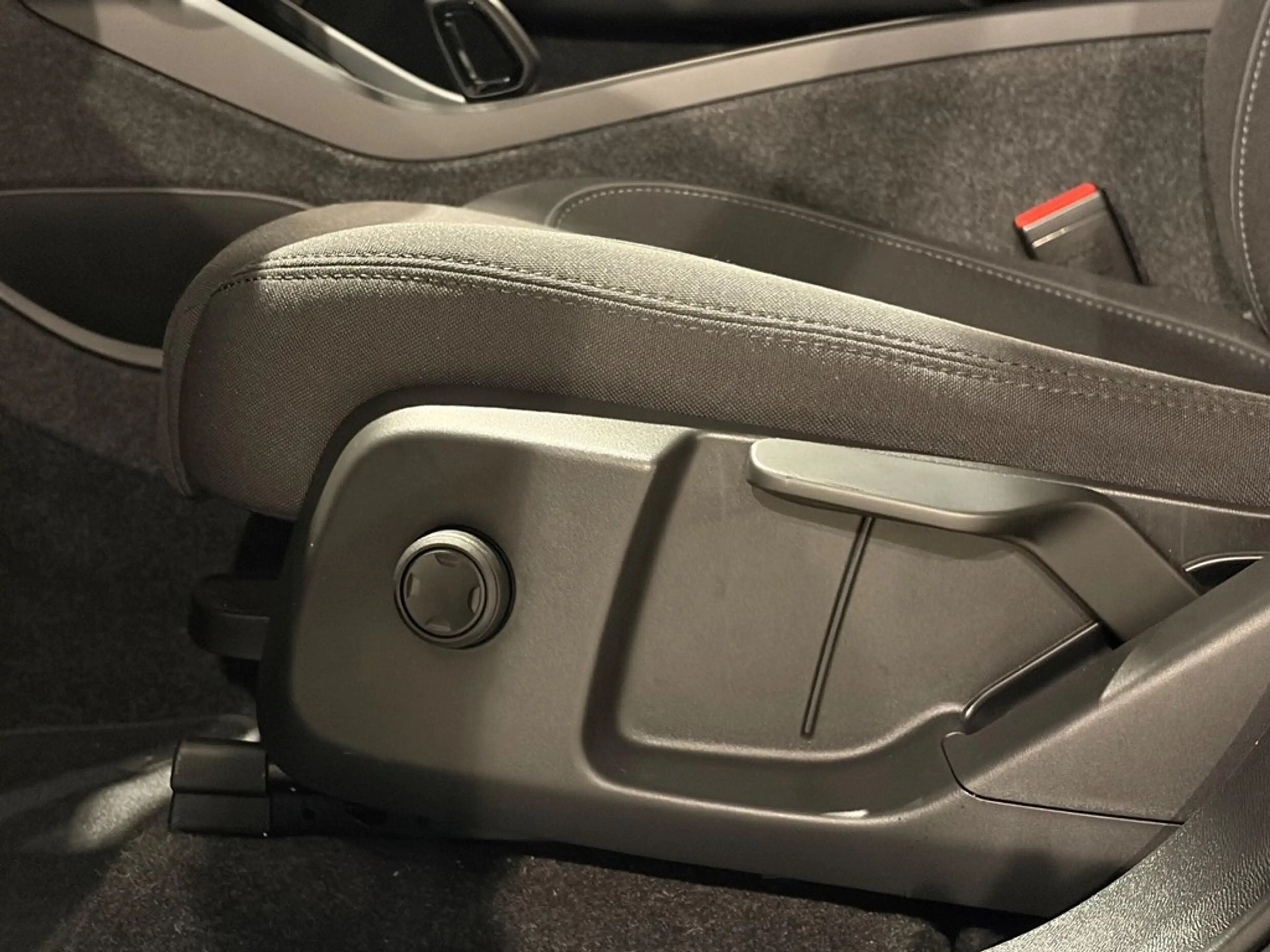 Volvo EC40 Recharge Extended Range — photo 6