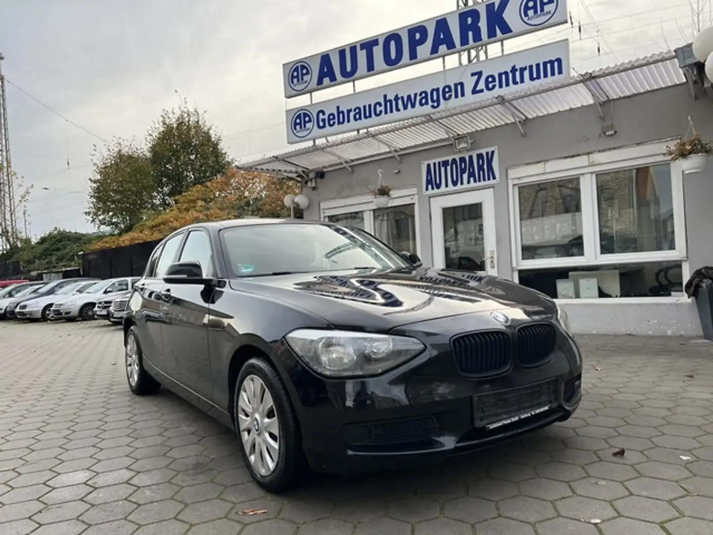 BMW 116 116i Limousine*Klimaaut*Navi*PDC*Euro 6*Alu Schwarz - 1