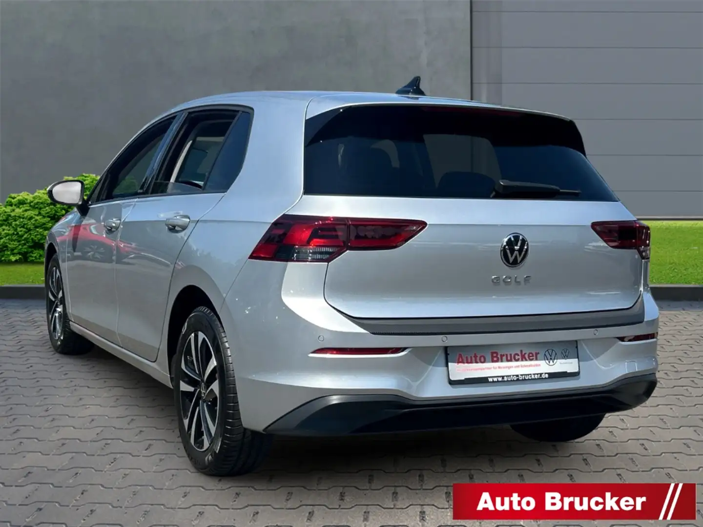 Volkswagen Golf VIII United 1.0 TSI LED+AHK+Navi+SHZ+3-Zonen-Klima Argent - 2