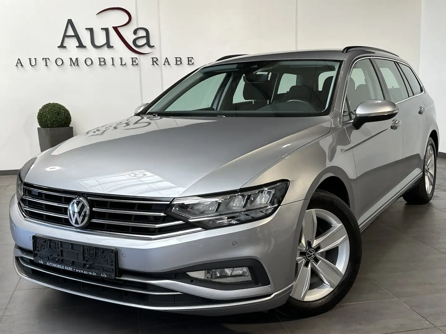 Volkswagen Passat Variant 2.0 TDI DSG Business NAV+LED+ACC Zilver - 2
