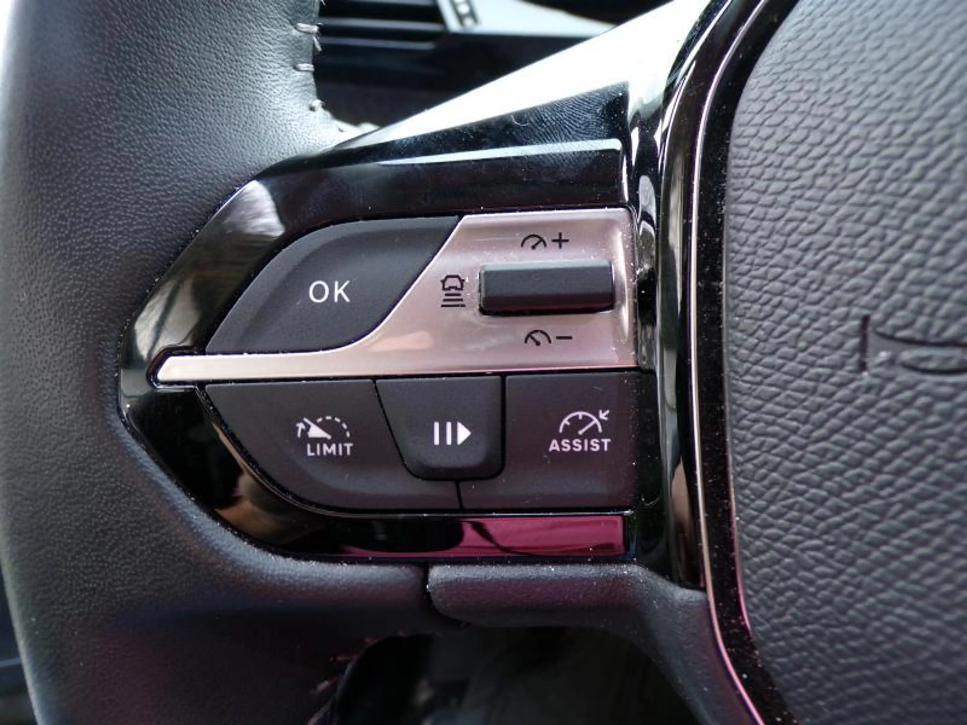 Peugeot 408 1.2 131cv B.auto Gris 10/24 39402km Clim GPS USB — photo 13