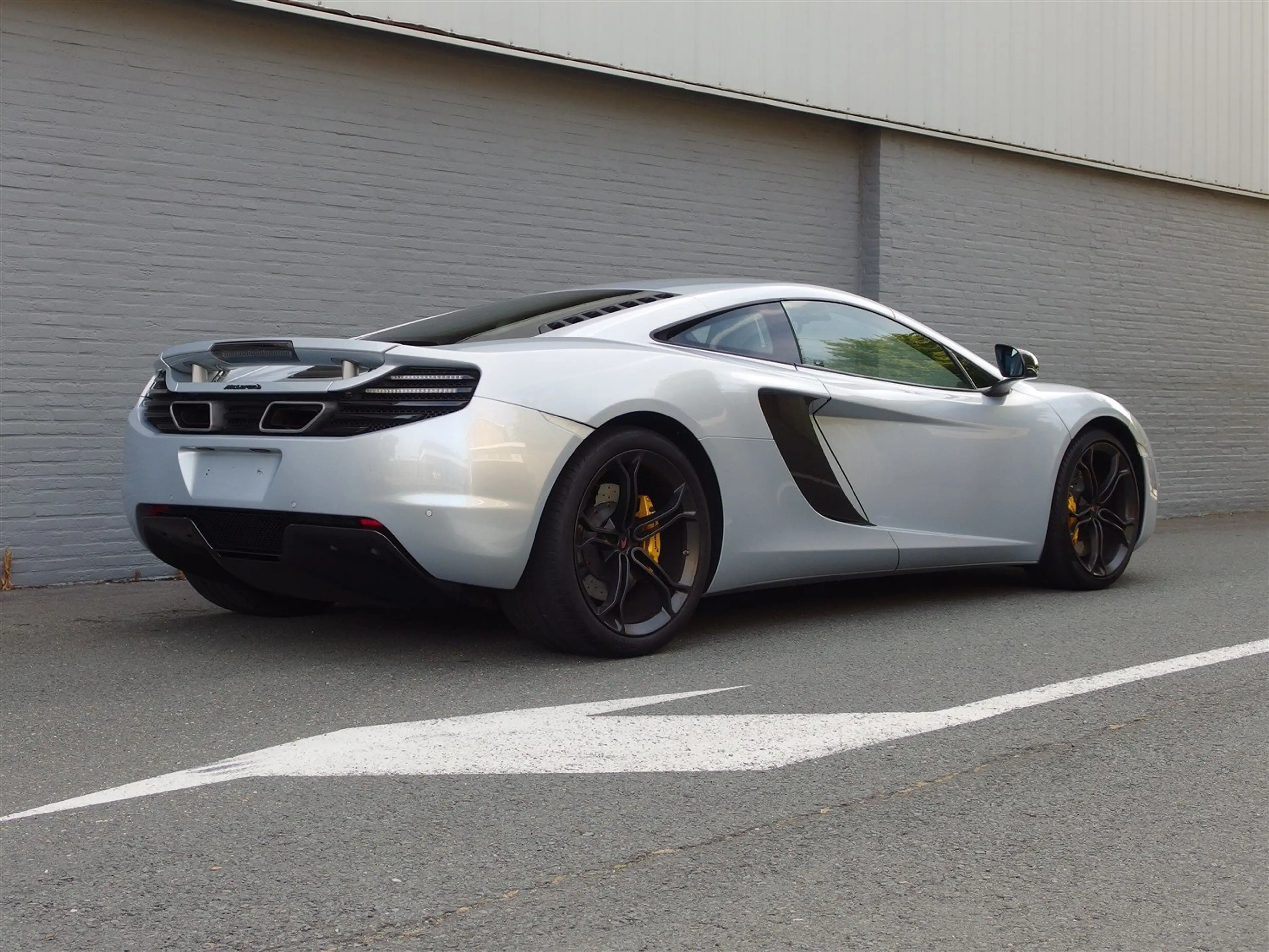 McLaren MP4-12C 3.8L V8 in Ice Silver — photo 4