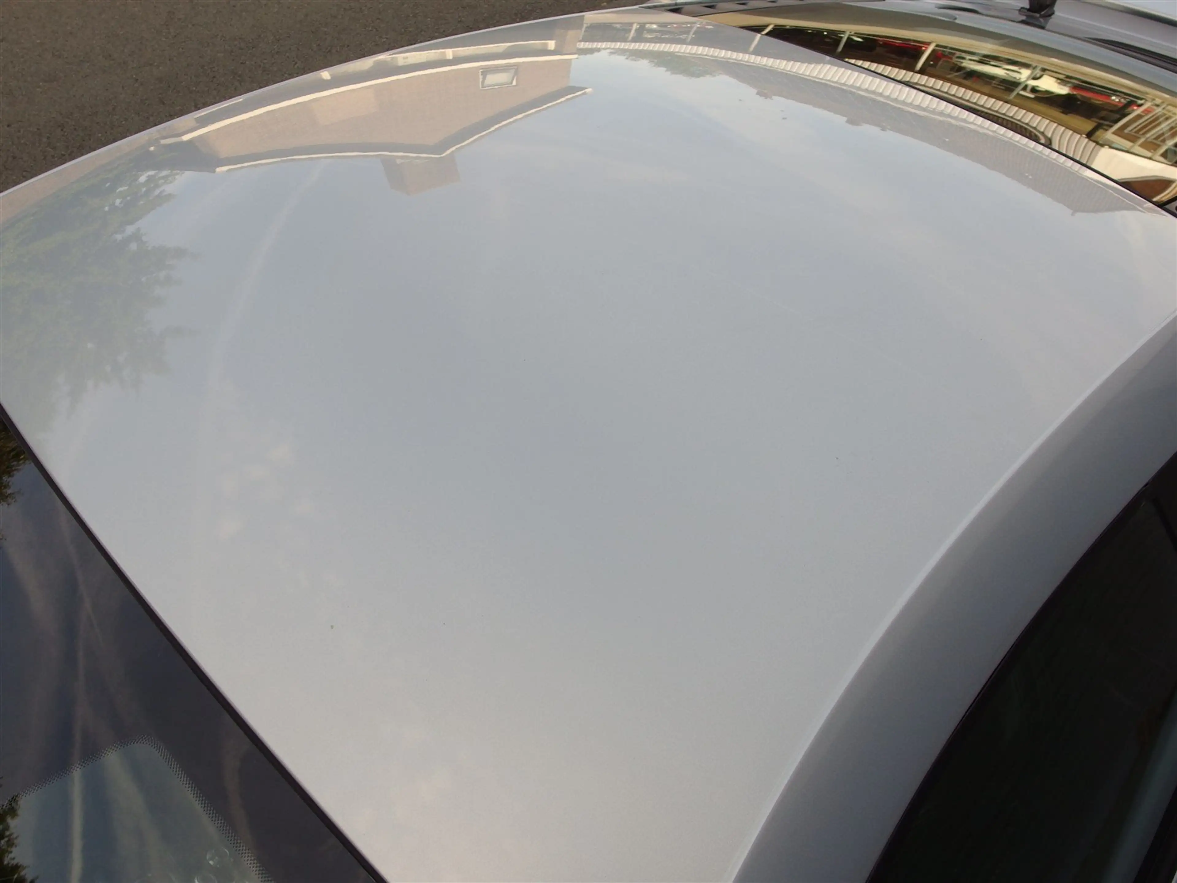 McLaren MP4-12C 3.8L V8 in Ice Silver — photo 12