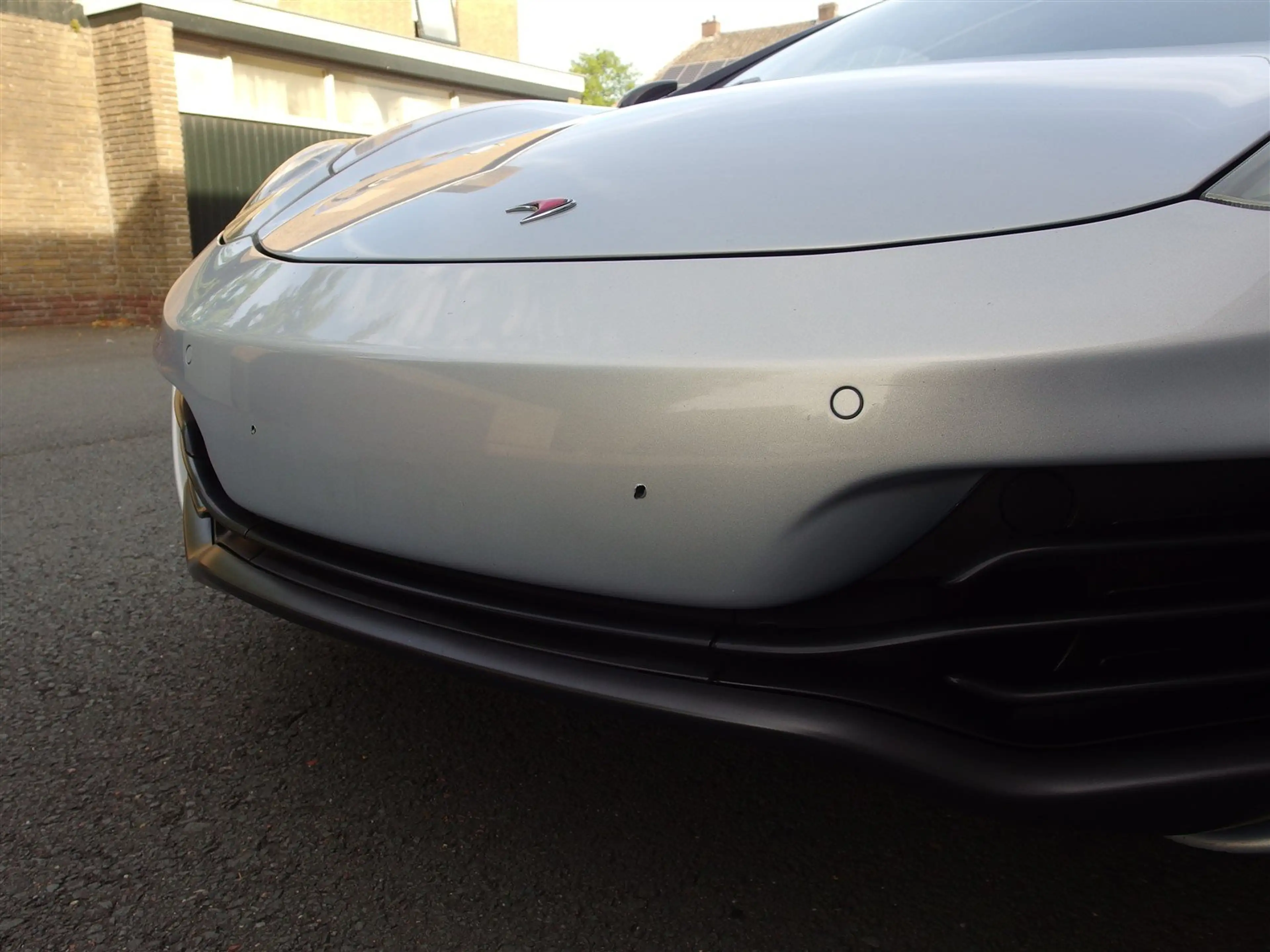 McLaren MP4-12C 3.8L V8 in Ice Silver — photo 9
