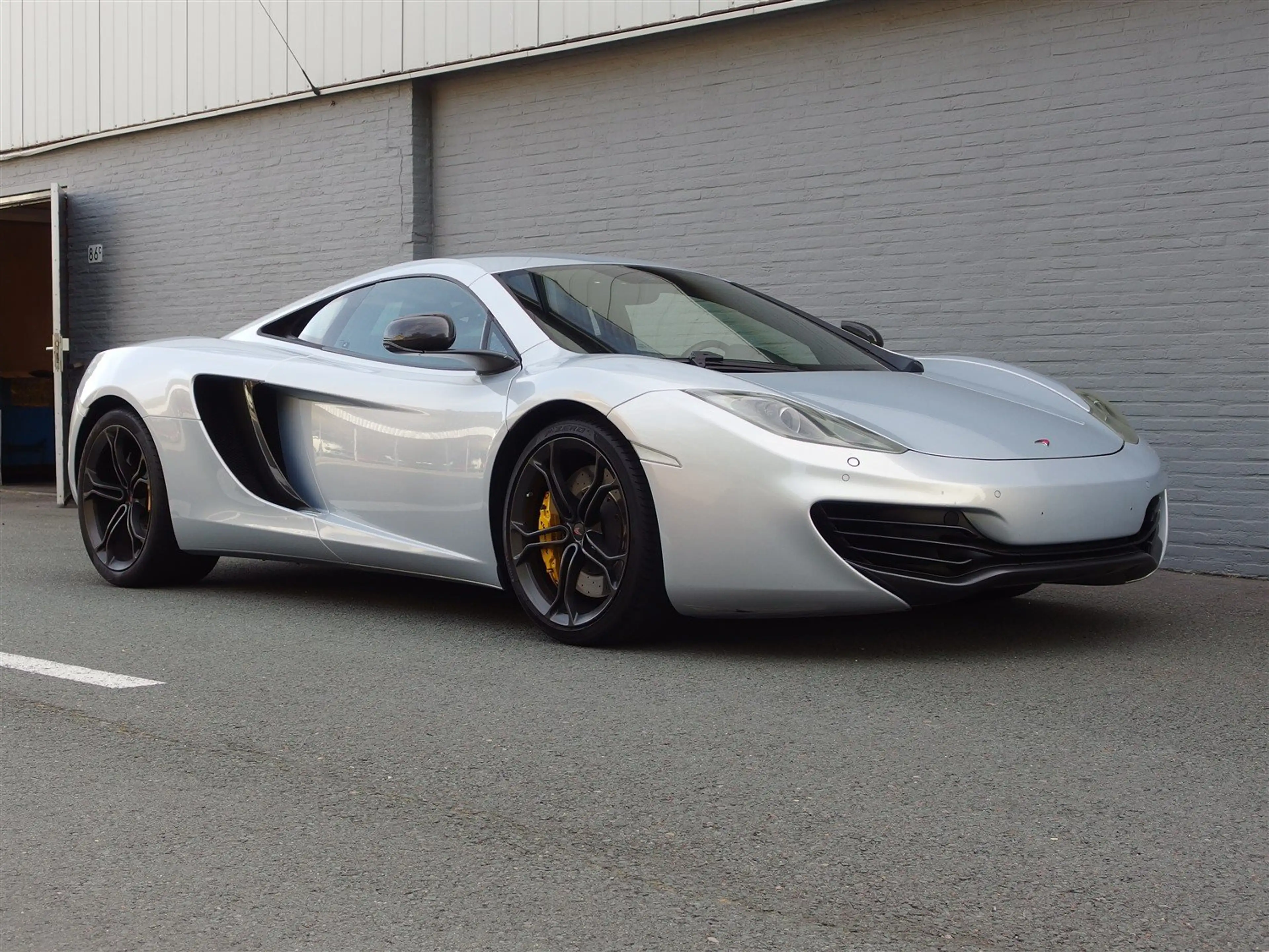 McLaren MP4-12C 3.8L V8 in Ice Silver