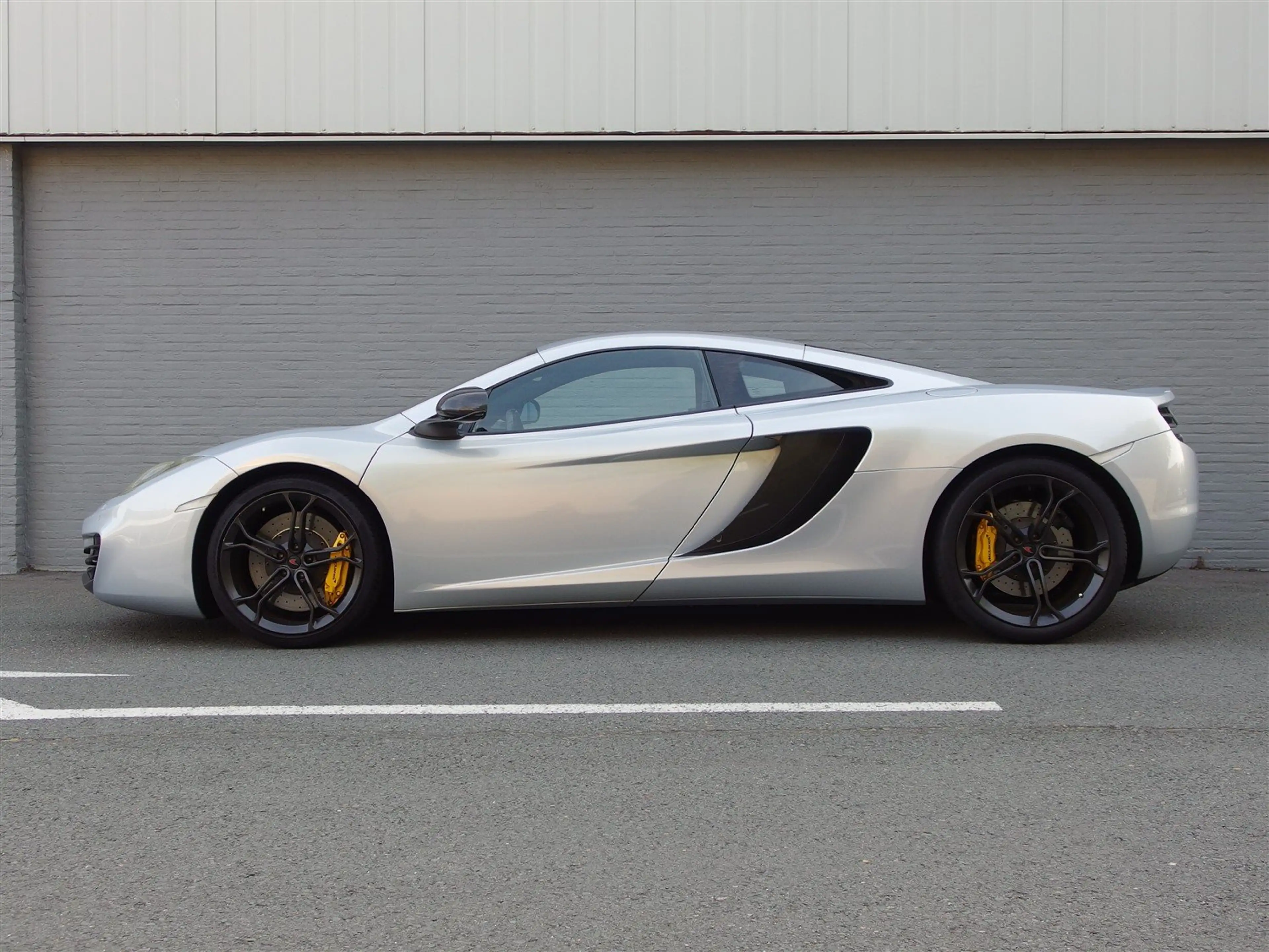 McLaren MP4-12C 3.8L V8 in Ice Silver — photo 6