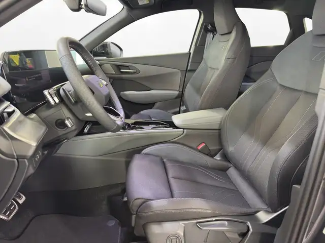 Audi Q3 view 5