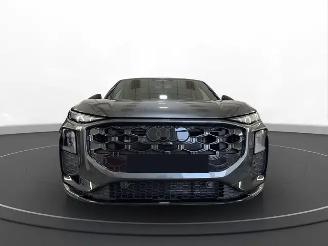Audi Q3 view 4