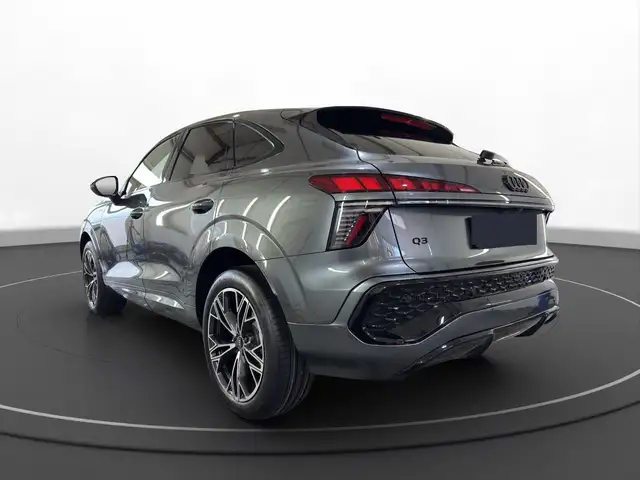 Audi Q3 view 11