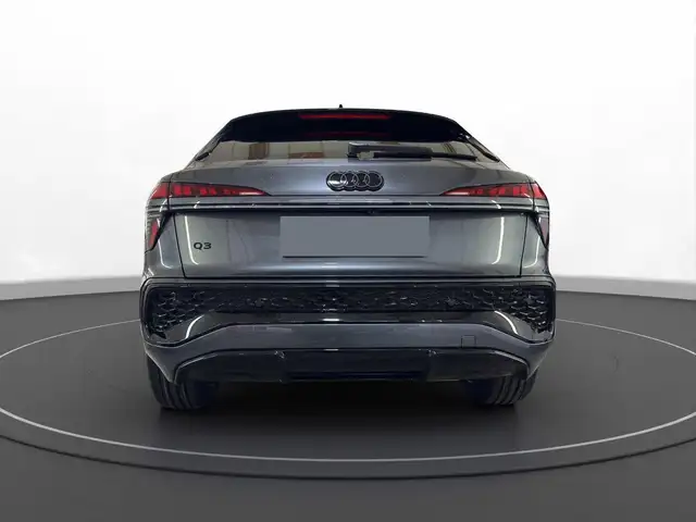 Audi Q3 view 12