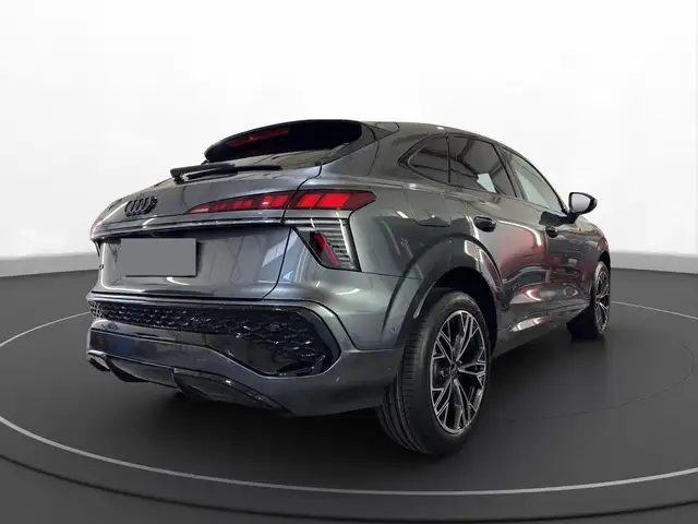 Audi Q3 view 13