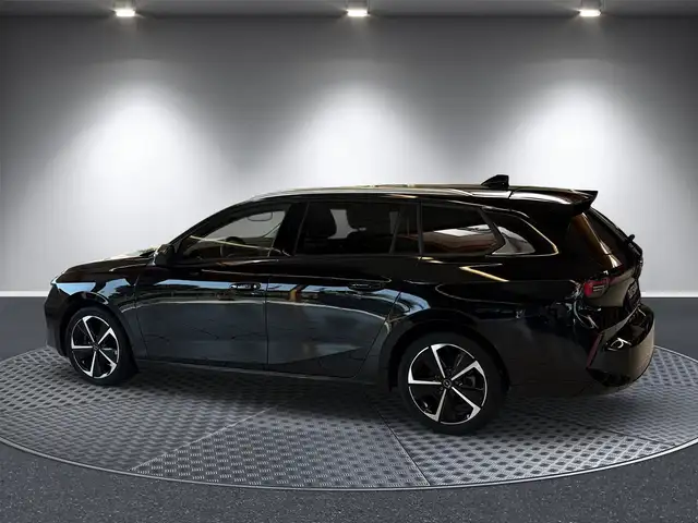 Opel Astra view 3