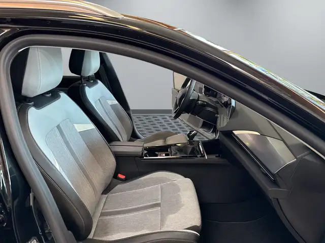 Opel Astra view 12
