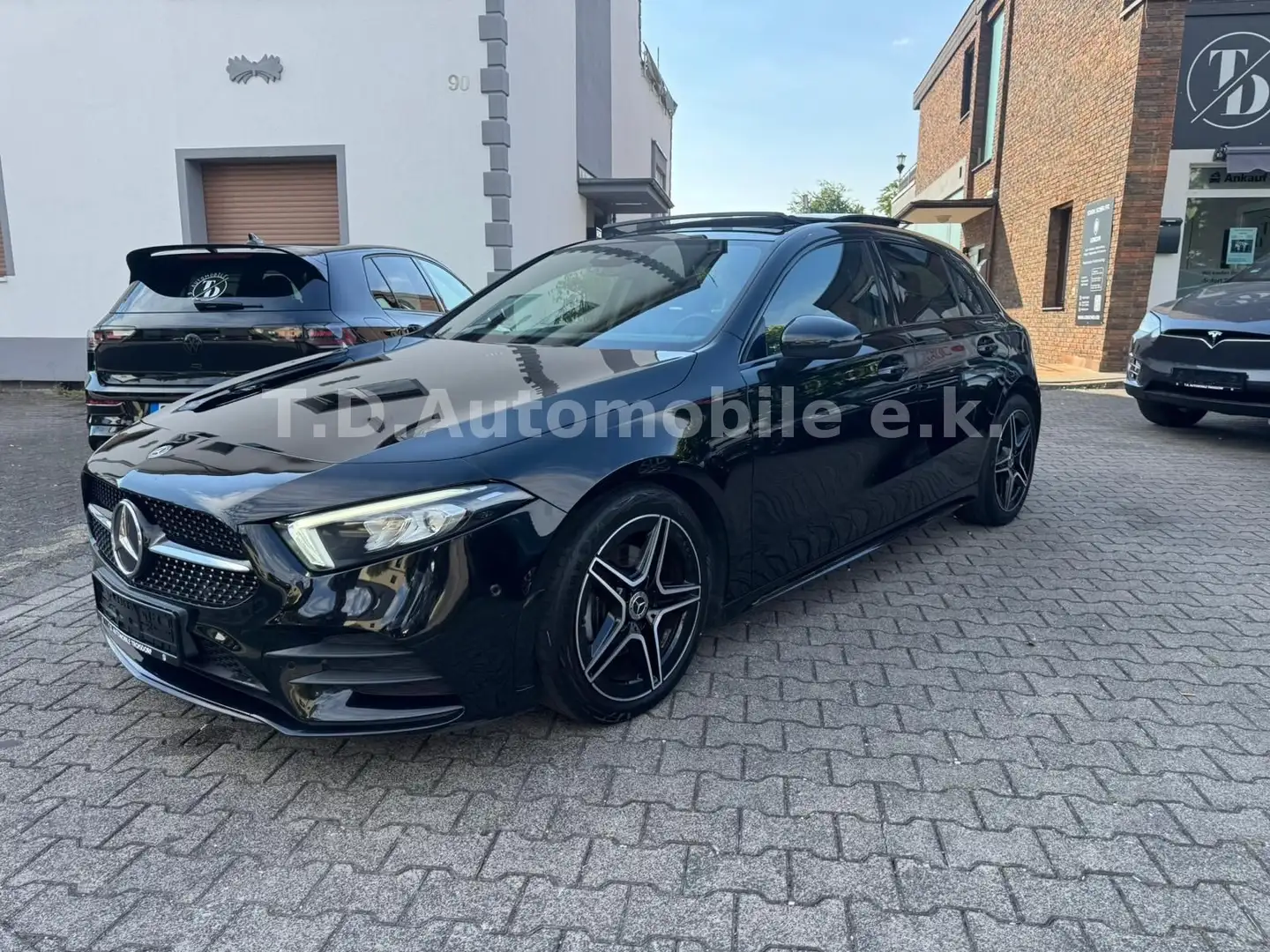 Mercedes-Benz A 180 /Benziner/ AMG Paket/PANO /Automatik/Kamera Noir - 1