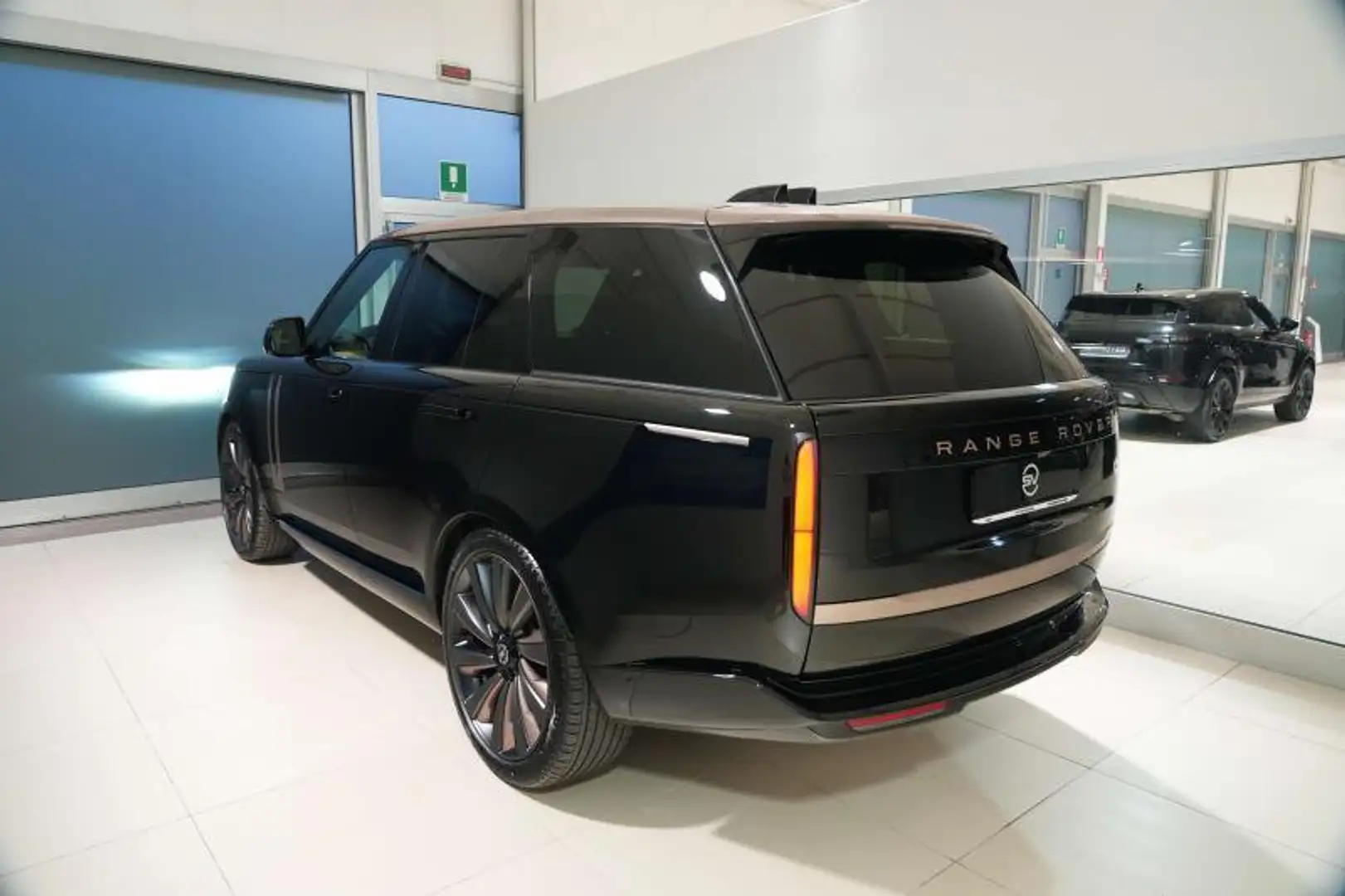 Land Rover Range Rover RR 5 dr SUV SWB 4.4 V8 615 CV AWD Auto SV Nero - 2