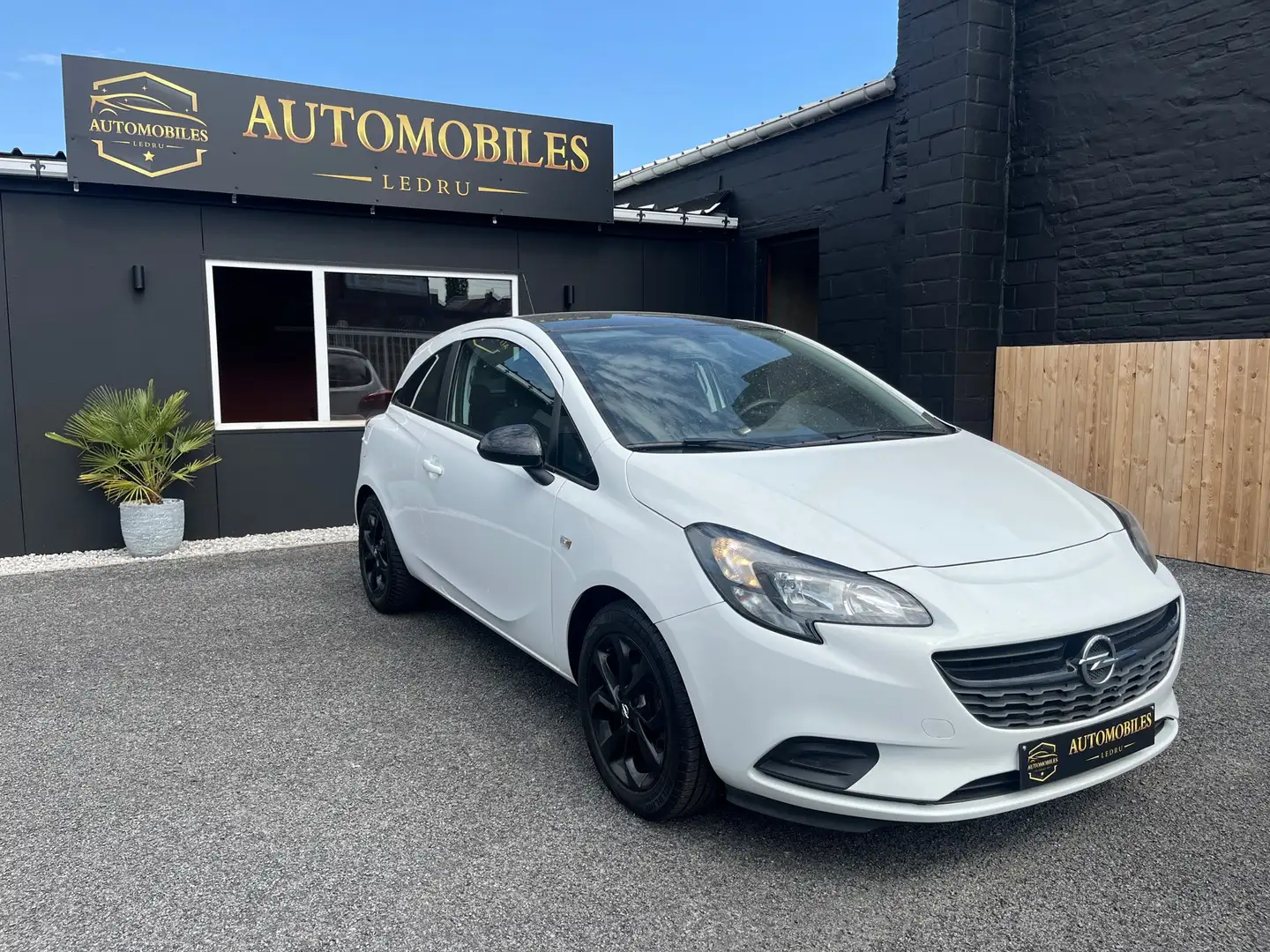Opel Corsa 1.3 CDTI // 75 ch // Black Edition ! - 1