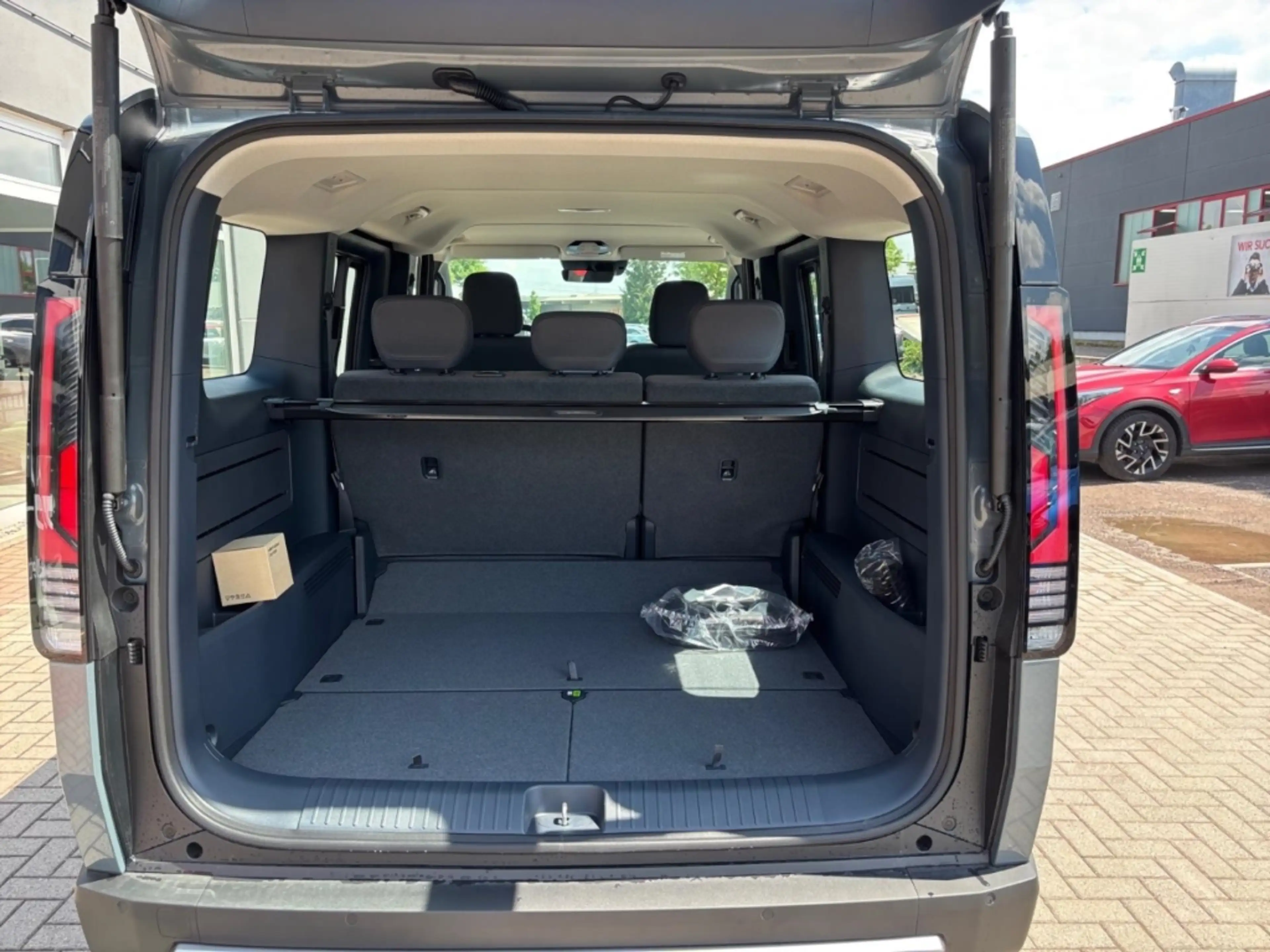 Kia PV5 Passenger Passenger ELITE 71,2 kWh Wärmepumpe 16'' ACC LED — photo 6