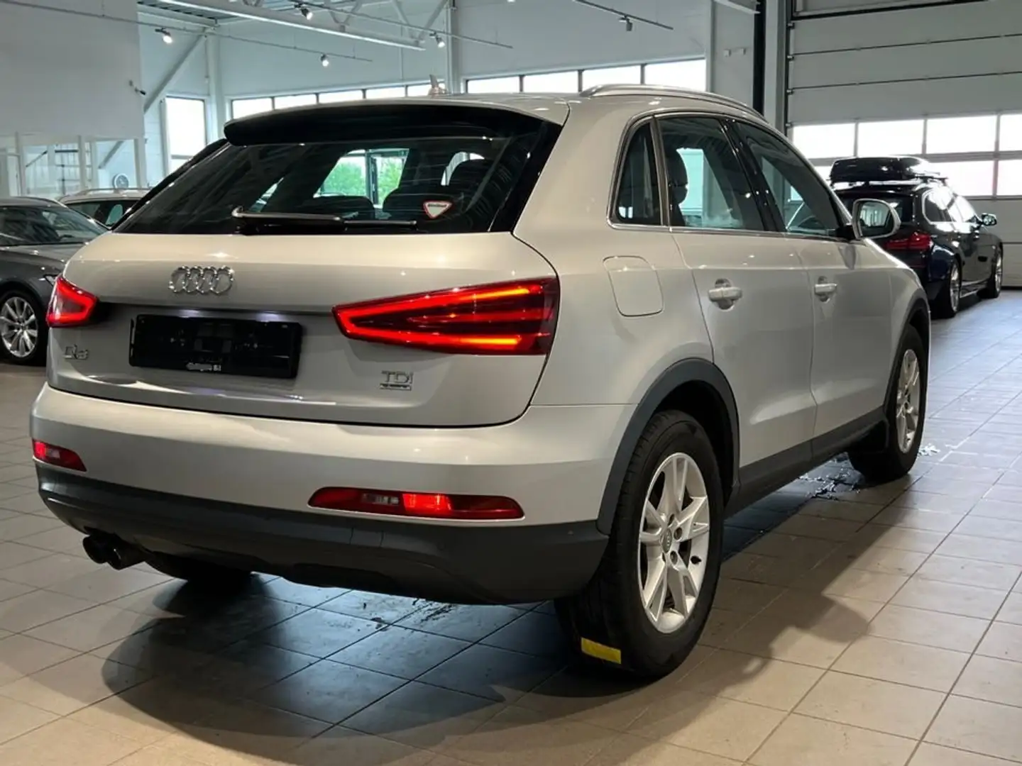 Audi Q3 Q3 2.0TDI Advance quattro S-Tronic 177 Advance Сірий - 2