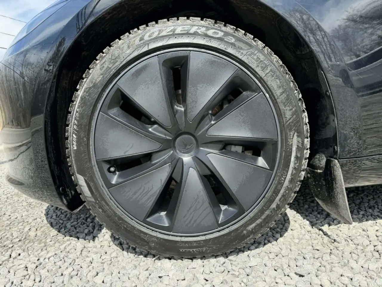 Tesla Model 3 снимка Tesla Model 3