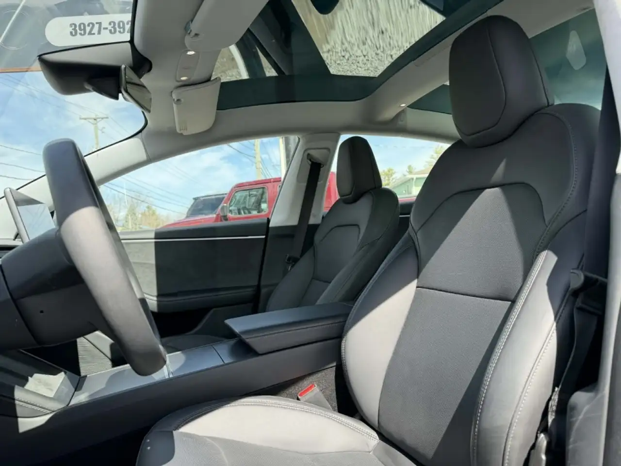 Tesla Model 3 снимка Tesla Model 3