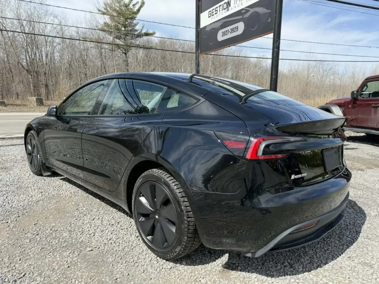 Tesla Model 3 снимка Tesla Model 3