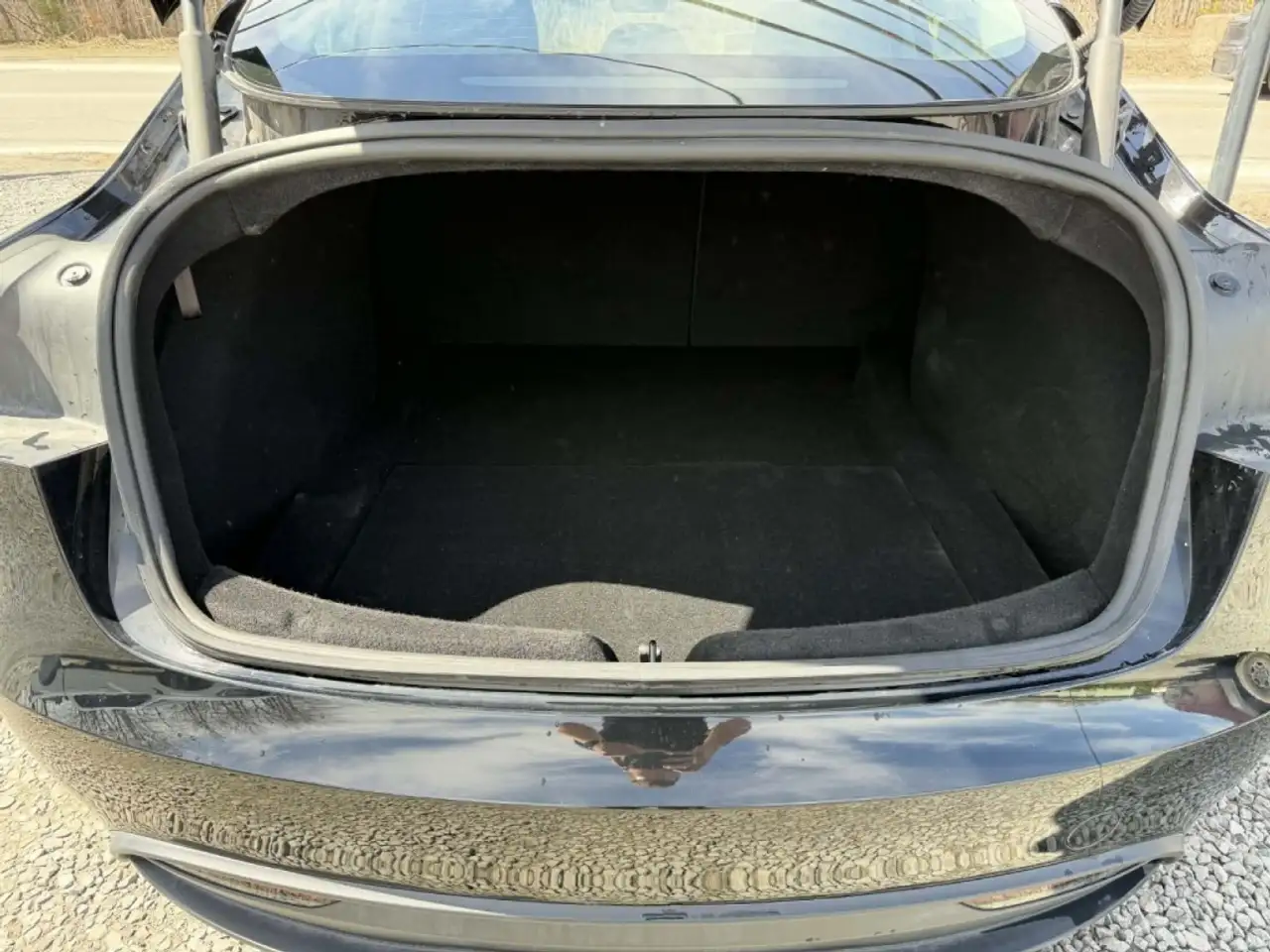 Tesla Model 3 снимка Tesla Model 3