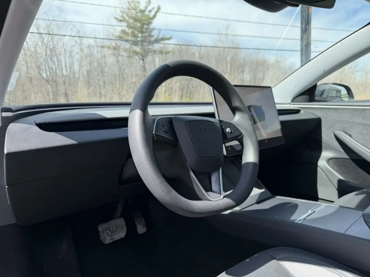 Tesla Model 3 снимка Tesla Model 3