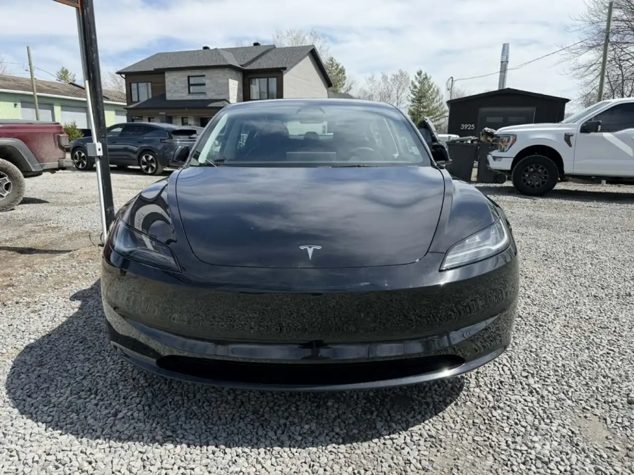 Tesla Model 3 снимка Tesla Model 3