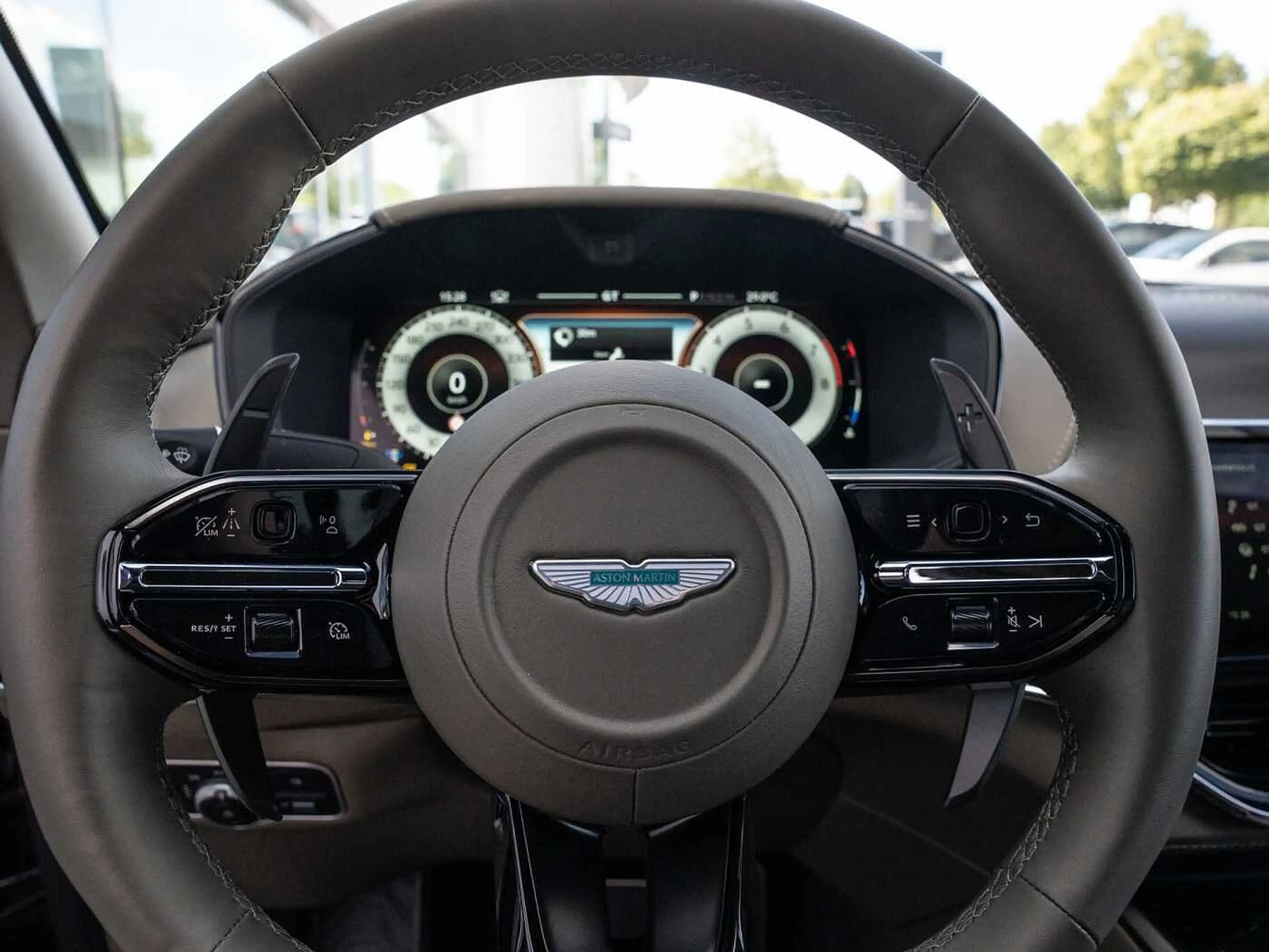 Aston Martin DBX S V8 4x4 MY26 — photo 13