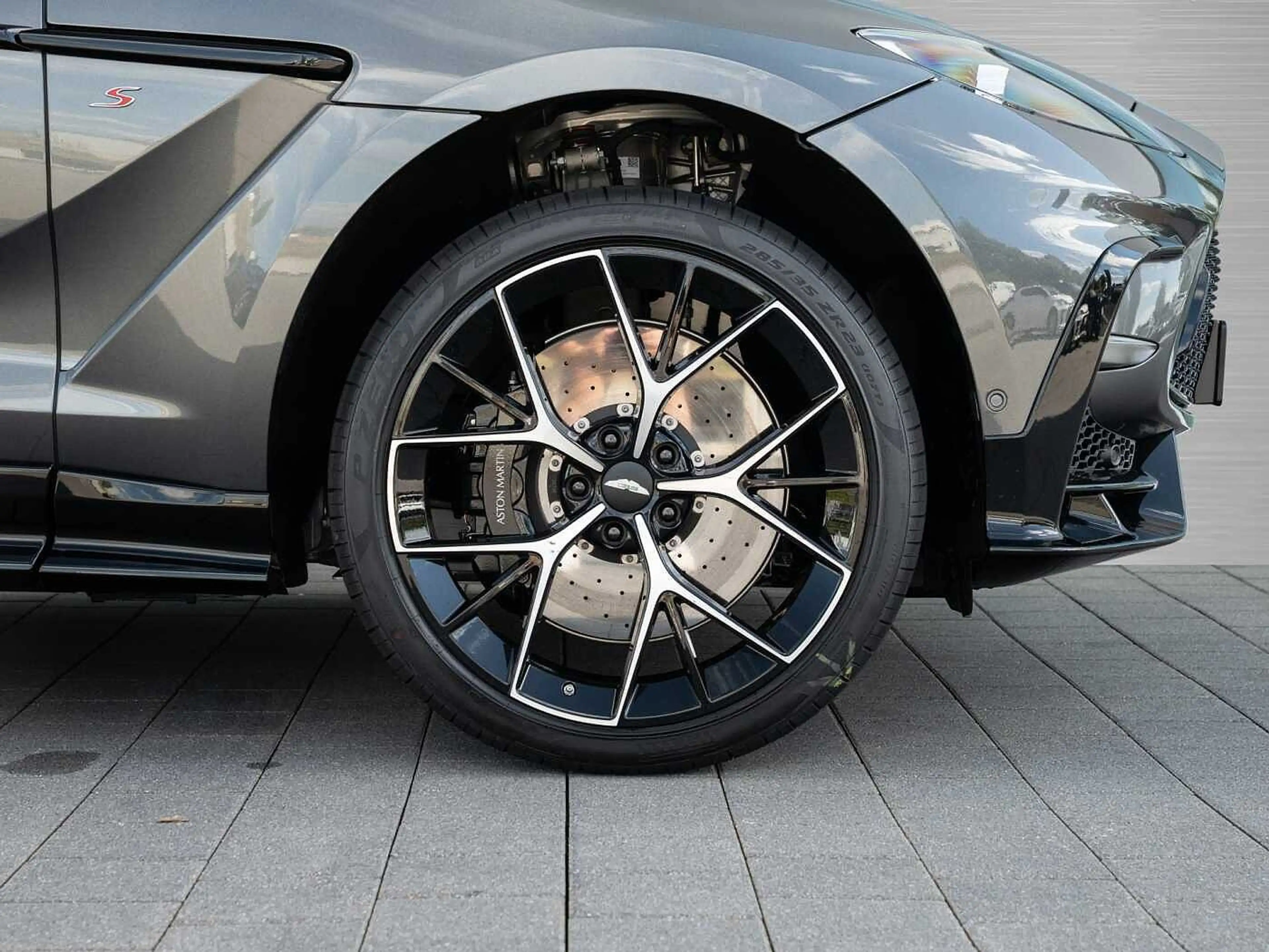 Aston Martin DBX S V8 4x4 MY26 — photo 4