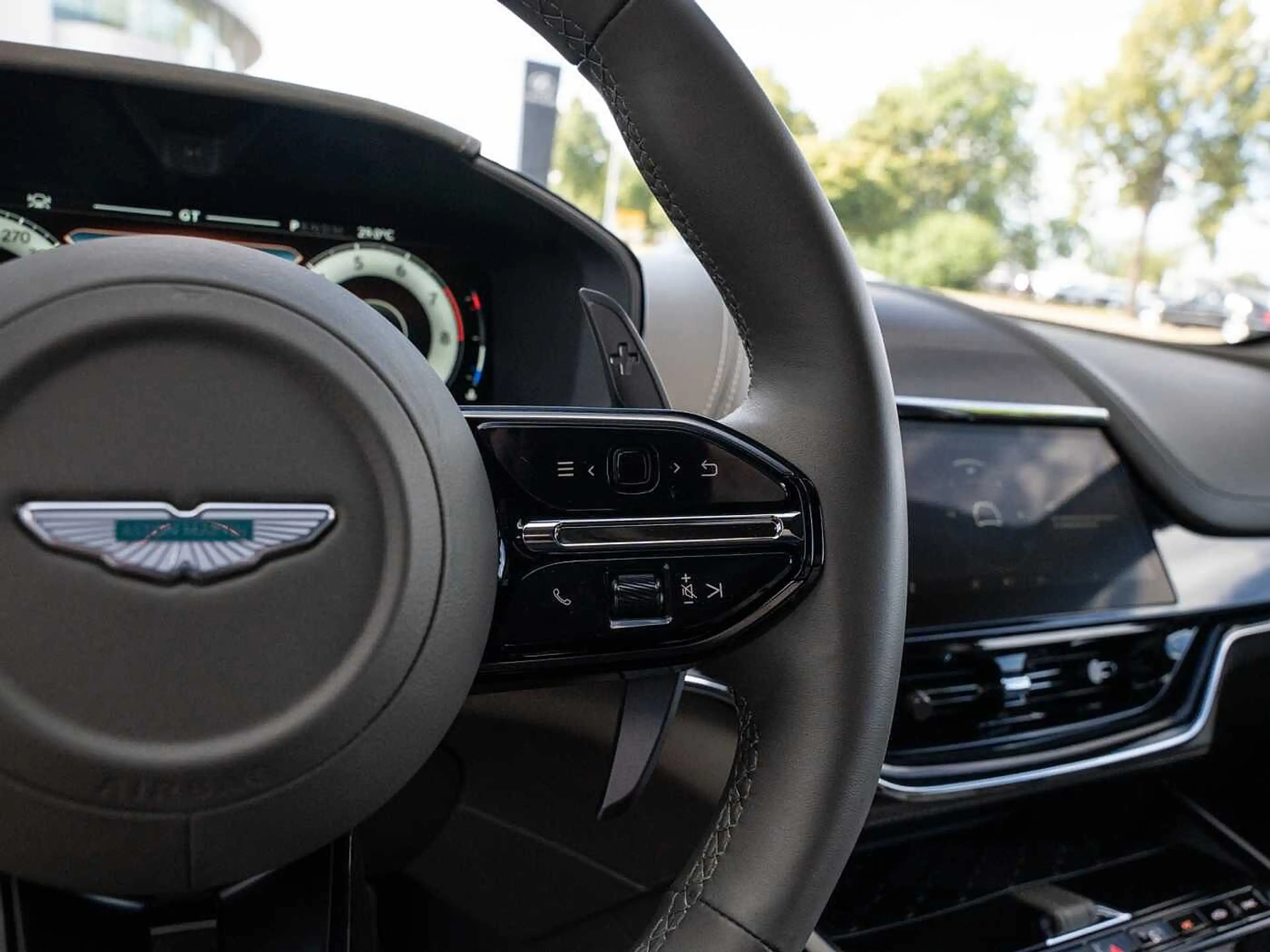 Aston Martin DBX S V8 4x4 MY26 — photo 14