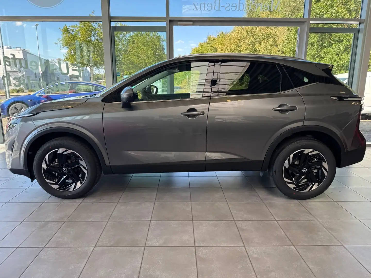 Nissan Qashqai 1.3 DIG-T   Xtronic N-Connecta/Sofort Grau - 2
