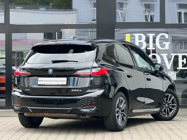 BMW 2 Series view 2