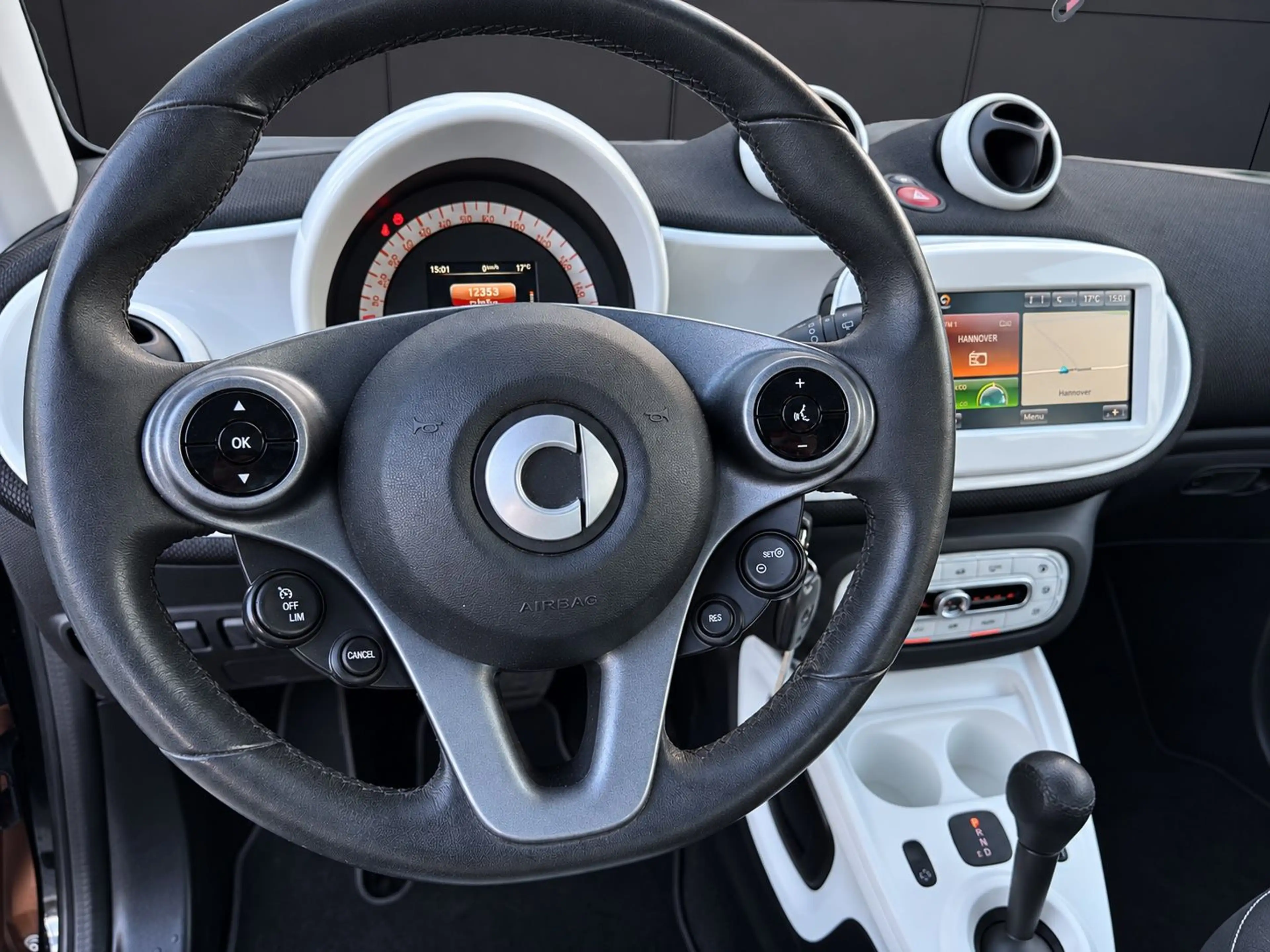 smart forTwo PASSION AUT. NAVI PANORAMA SHZ LED TEMPOM — photo 14