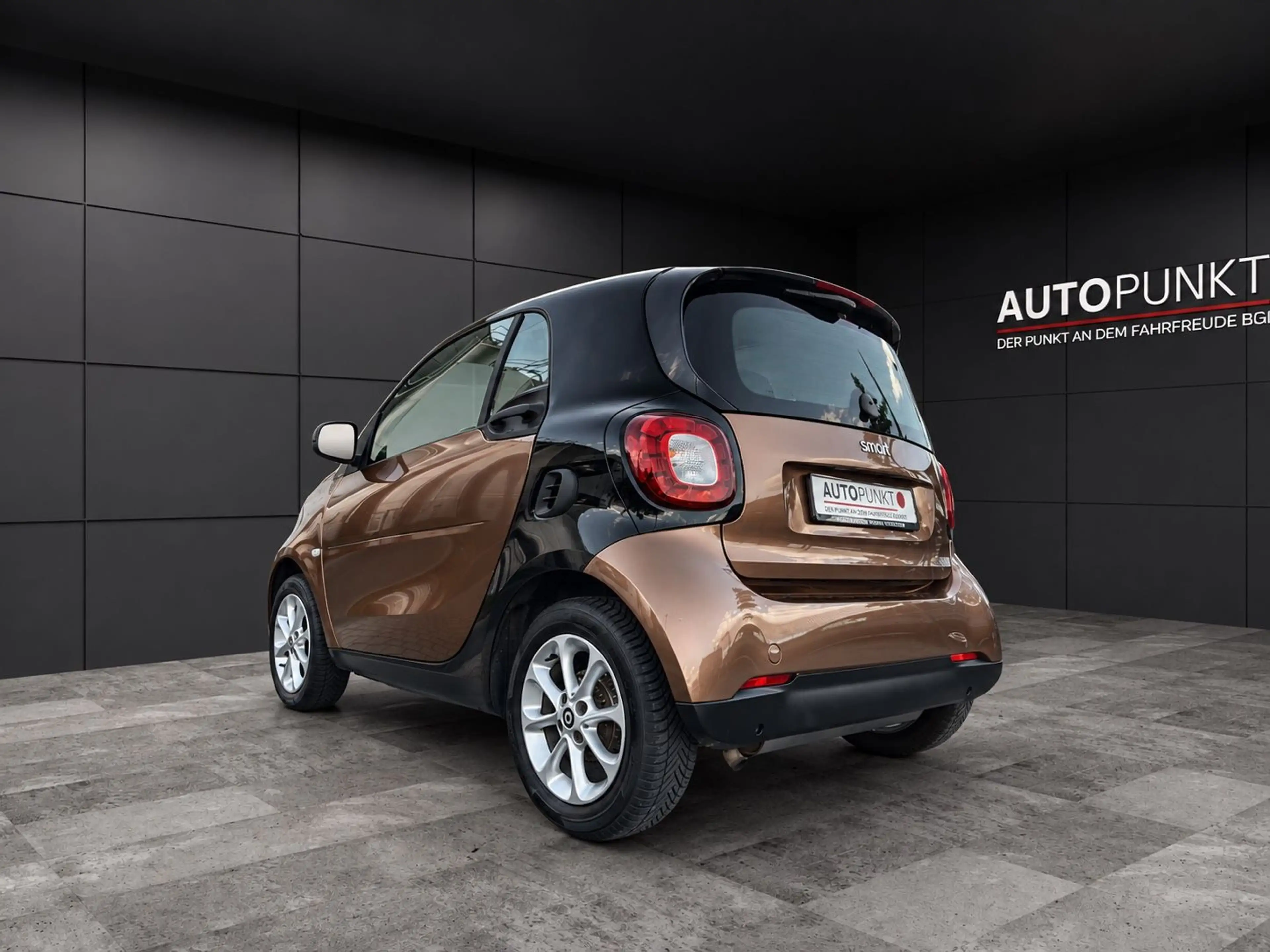 smart forTwo PASSION AUT. NAVI PANORAMA SHZ LED TEMPOM — photo 9