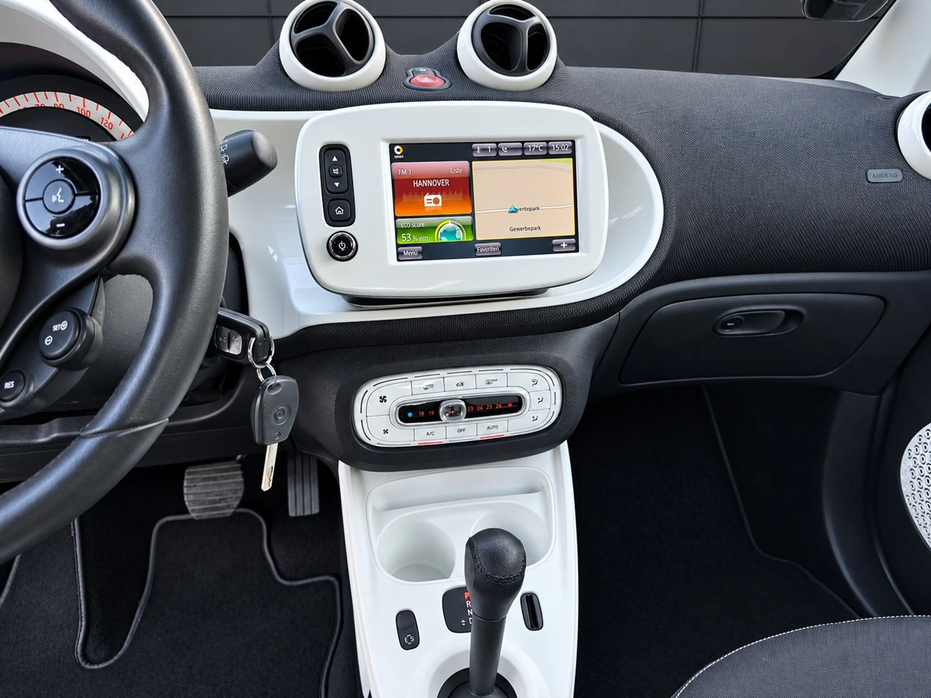 smart forTwo PASSION AUT. NAVI PANORAMA SHZ LED TEMPOM — photo 13