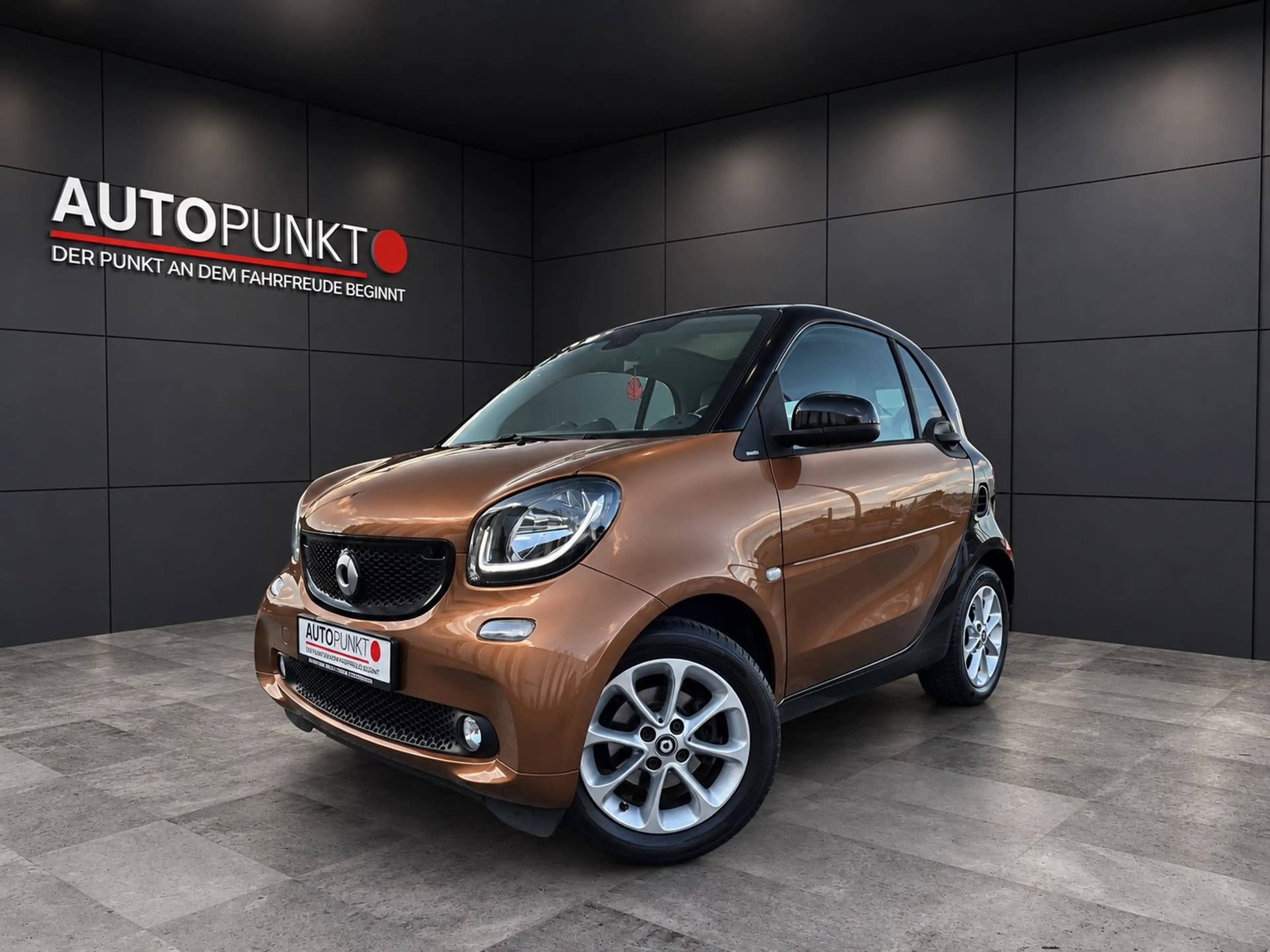 smart forTwo PASSION AUT. NAVI PANORAMA SHZ LED TEMPOM — photo 2