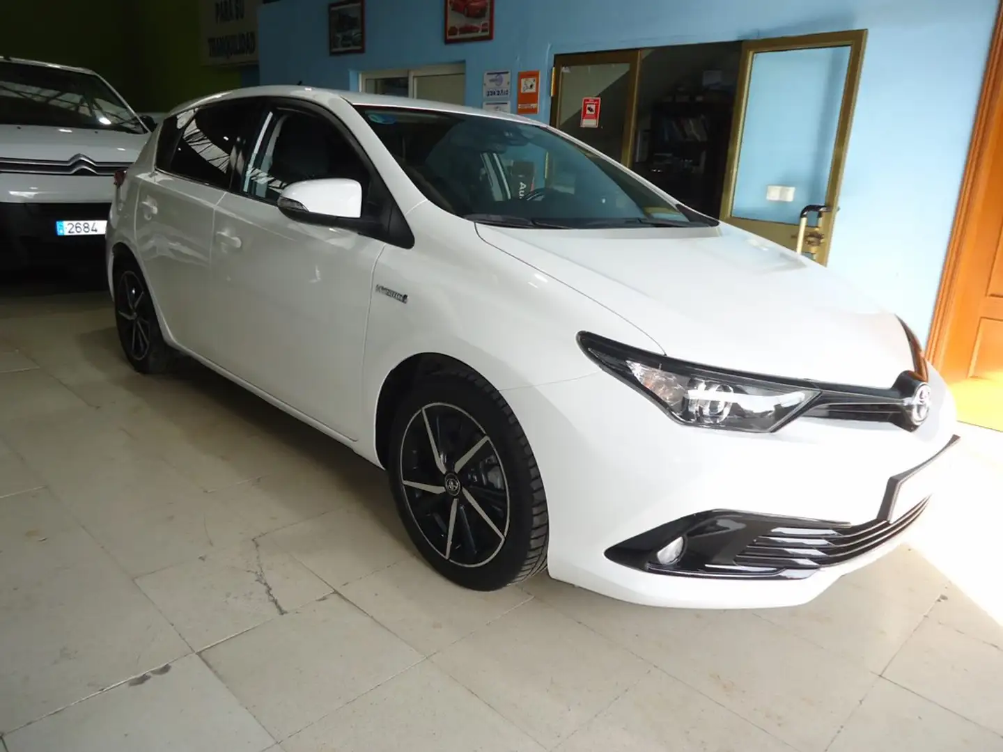 Toyota Auris hybrid 140H Feel! Edition Blanco - 2