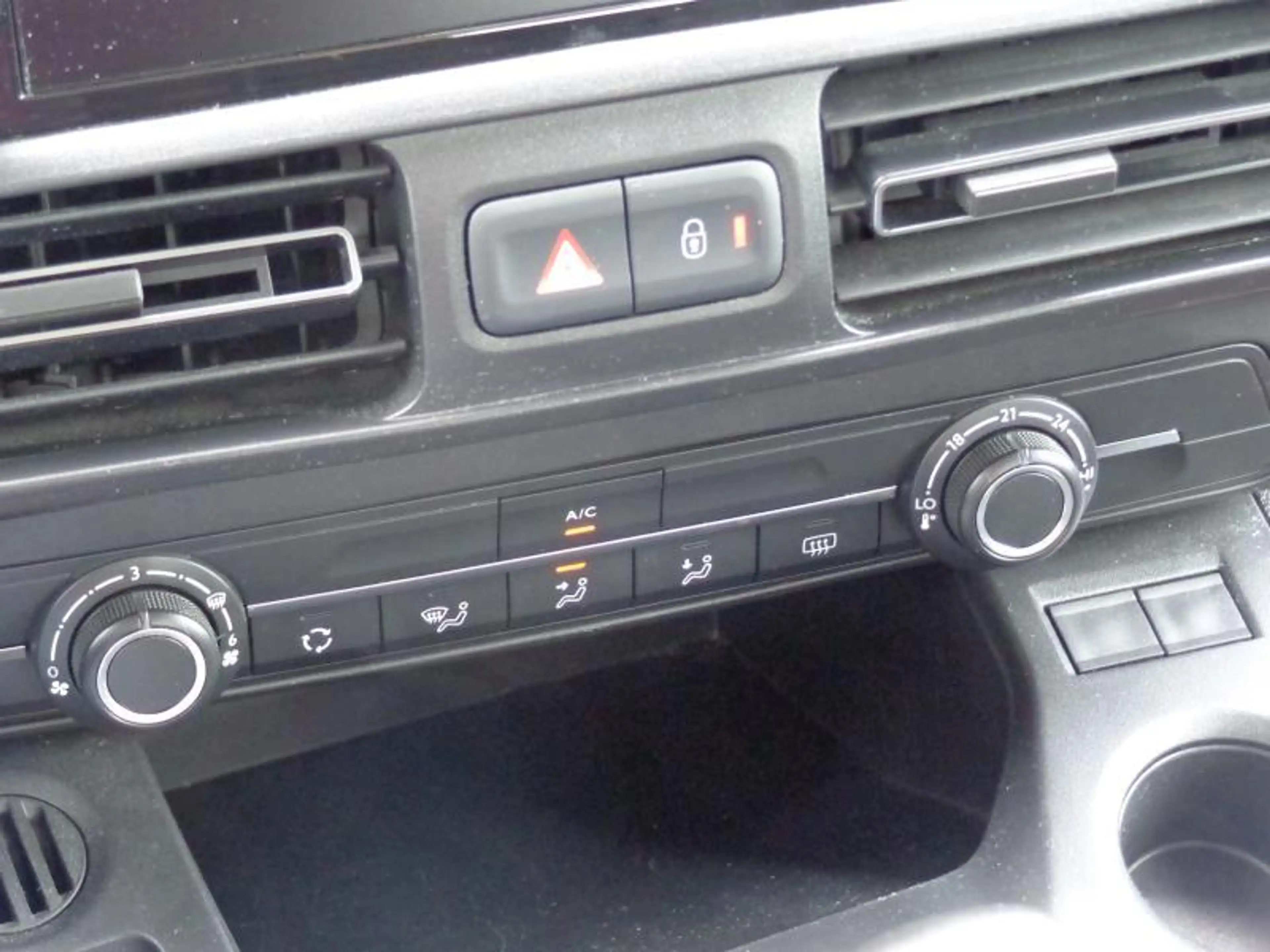 Peugeot Rifter 1.5HDi Allure - Clim - Maintien dans la voie — photo 7
