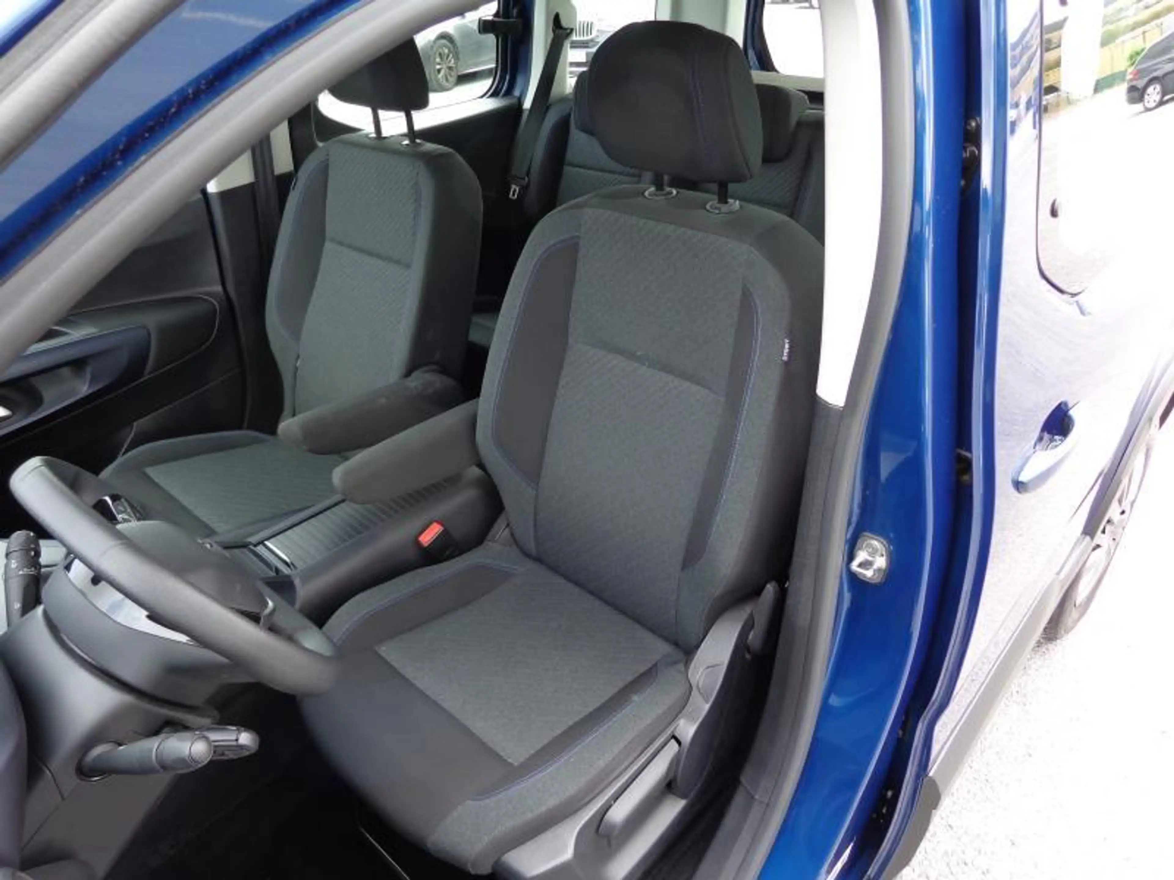 Peugeot Rifter 1.5HDi Allure - Clim - Maintien dans la voie — photo 9