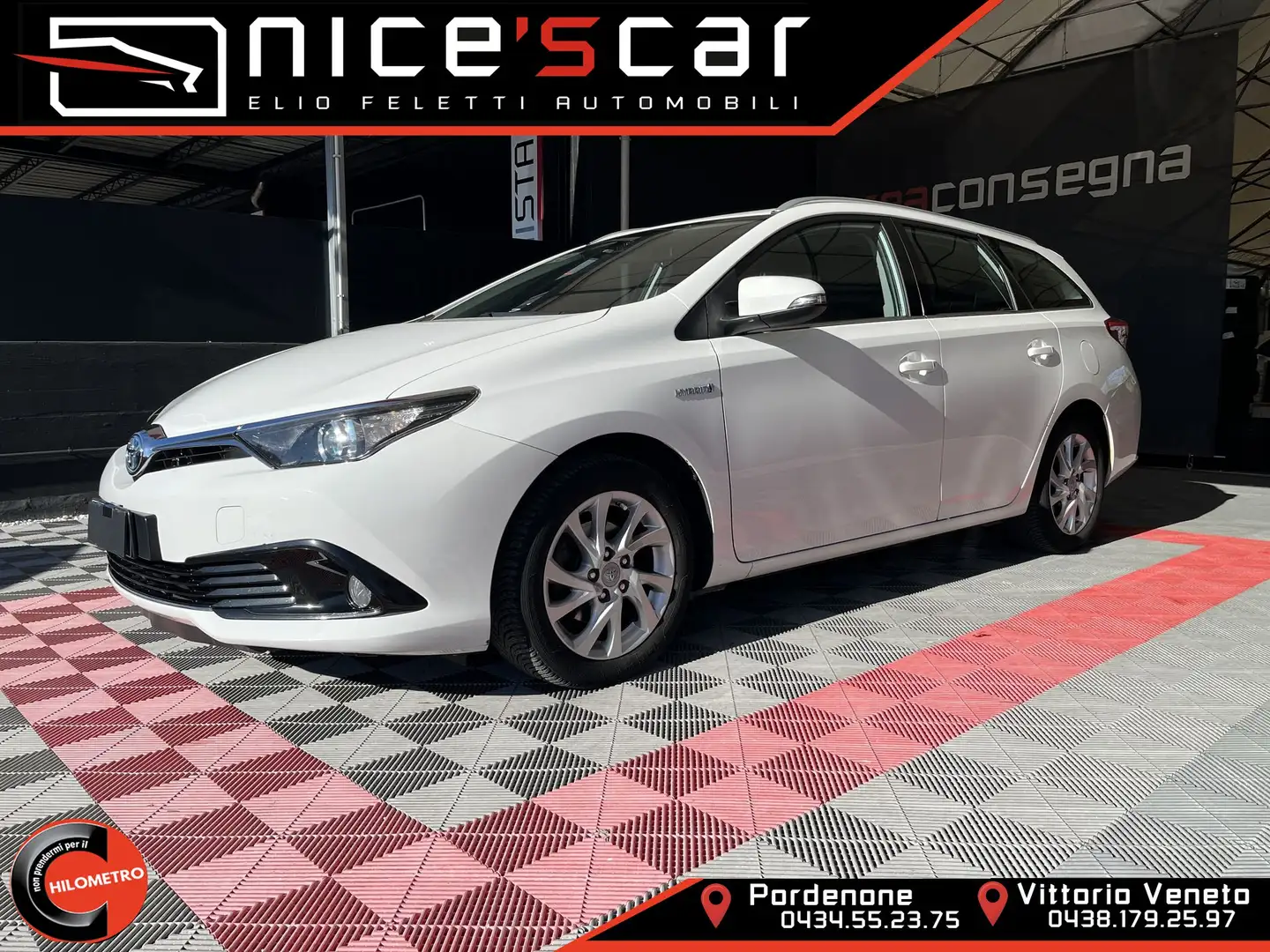 Toyota Auris Auris Touring Sports 1.8 Hybrid Active Bianco - 1
