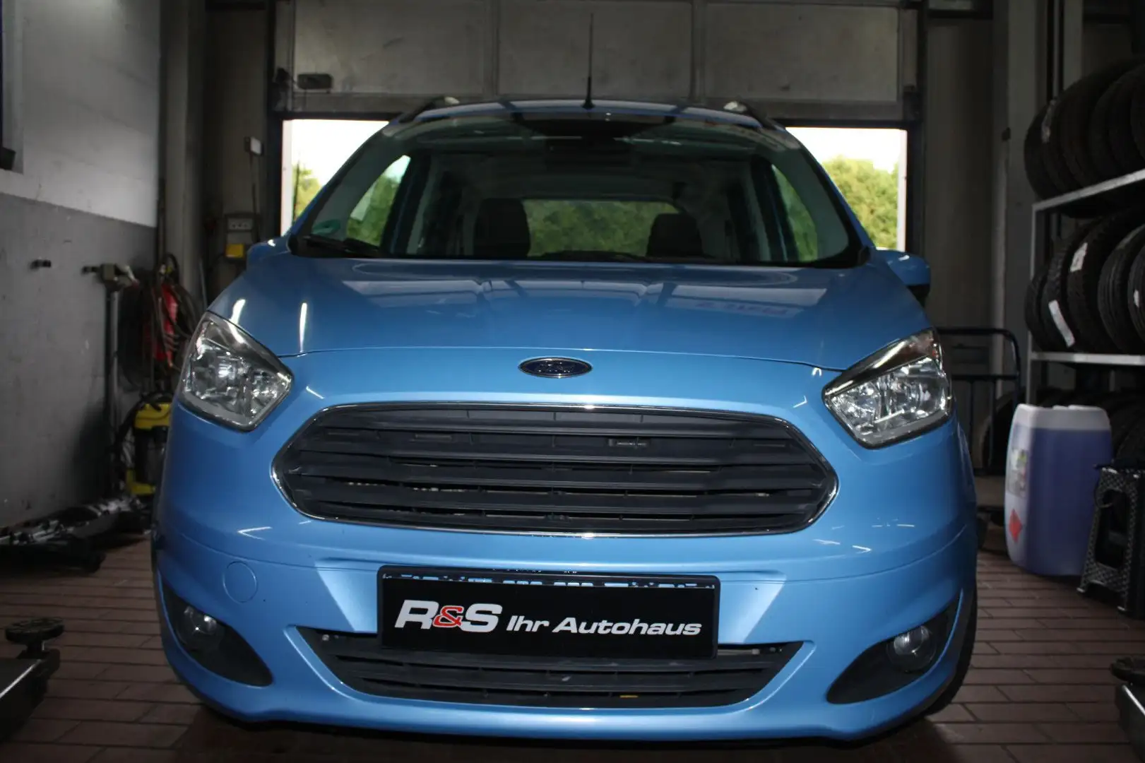 Ford Tourneo Courier Titanium Blau - 1