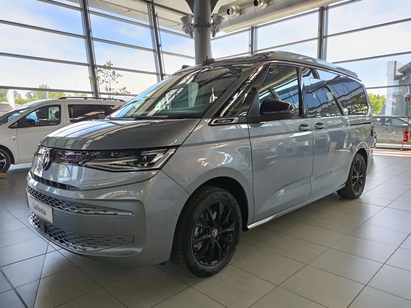 Volkswagen T7 California Beach Camper 2.0 tdi 150cv DSG Pronta consegna Grigio - 2